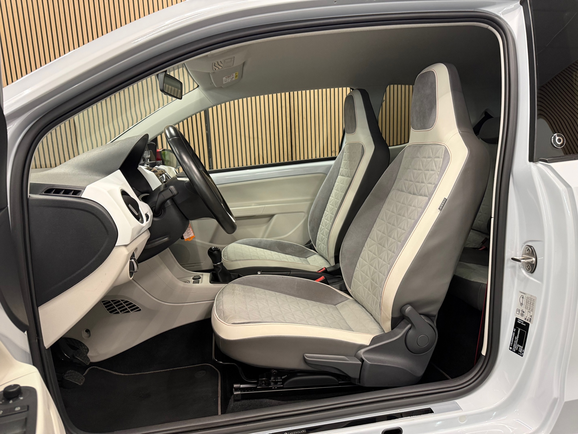 https://www.autokooy.nl//xml/images/54646081-11.JPG