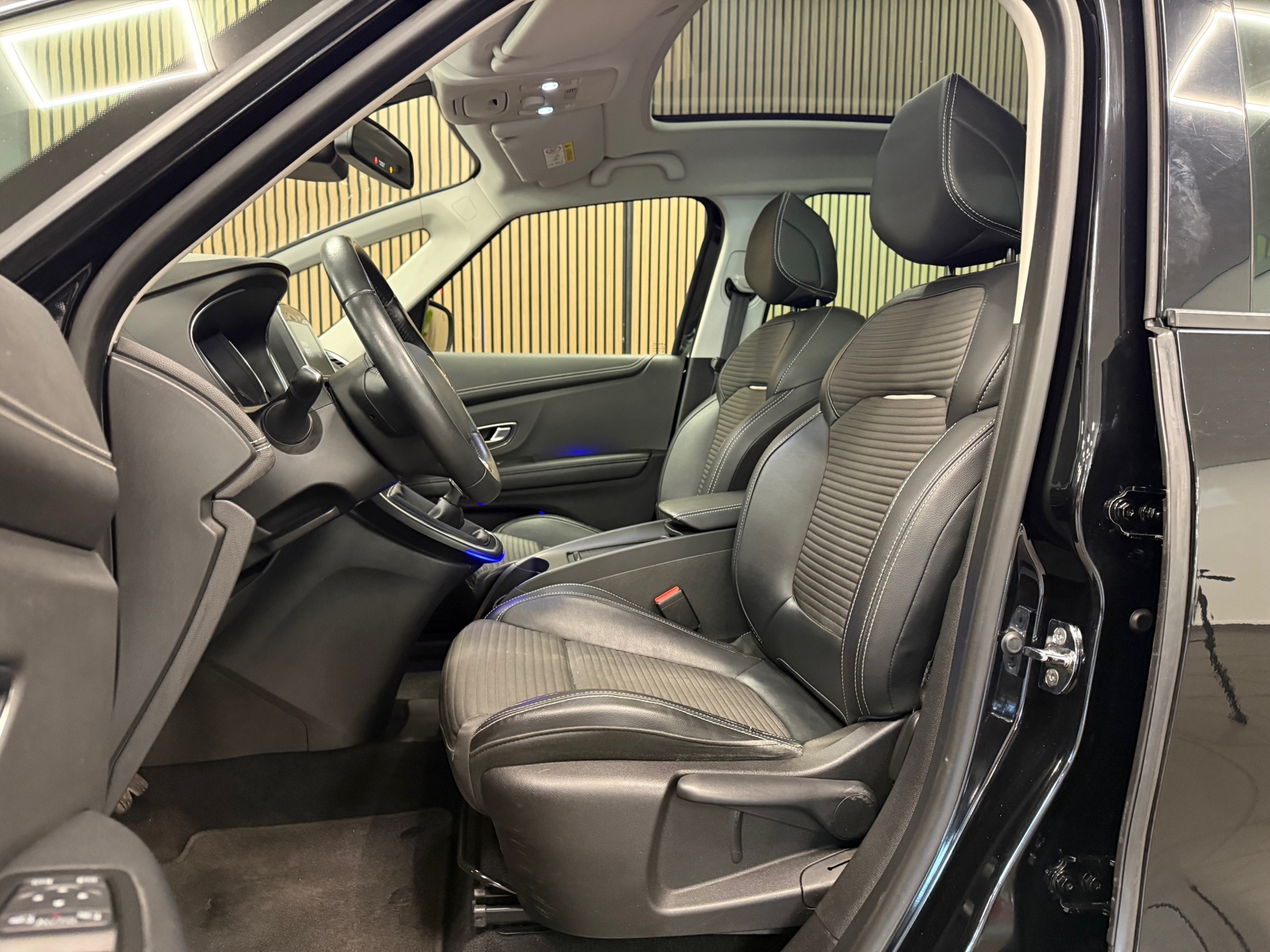 https://www.autokooy.nl//xml/images/54697303-11.JPG