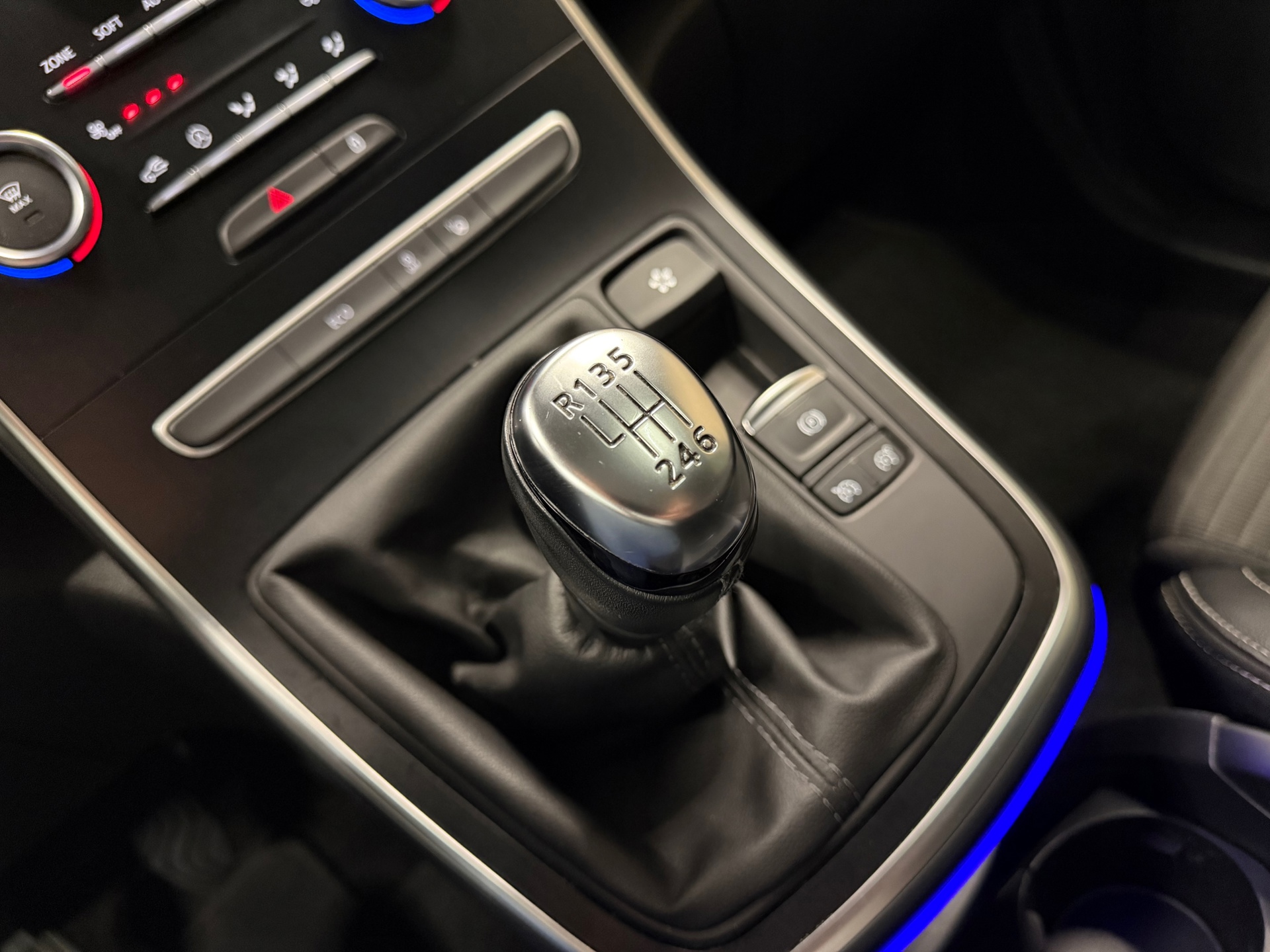 https://www.autokooy.nl//xml/images/54697303-20.JPG