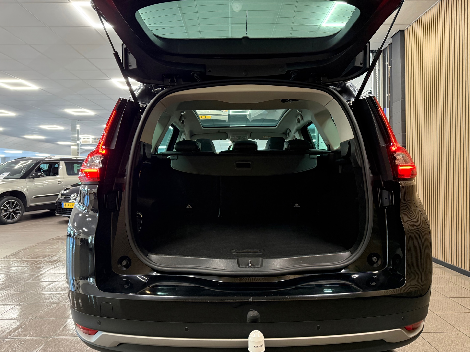 https://www.autokooy.nl//xml/images/54697303-5.JPG