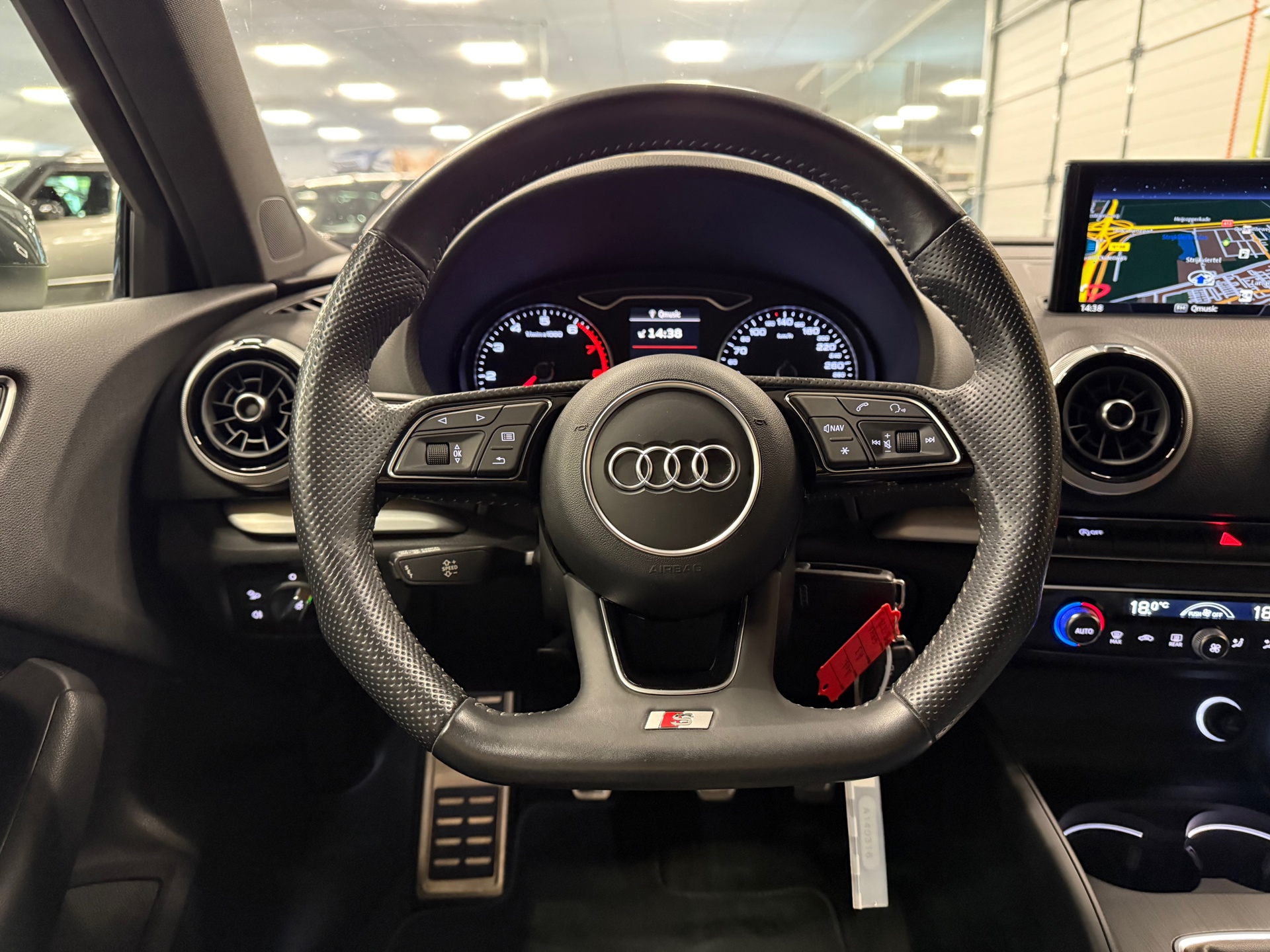 https://www.autokooy.nl//xml/images/54728447-13.JPG
