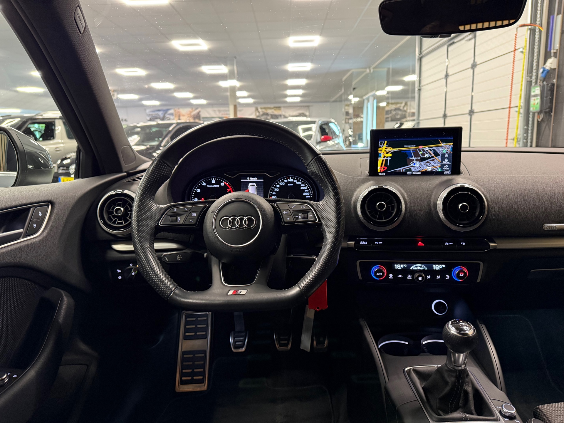https://www.autokooy.nl//xml/images/54728447-22.JPG