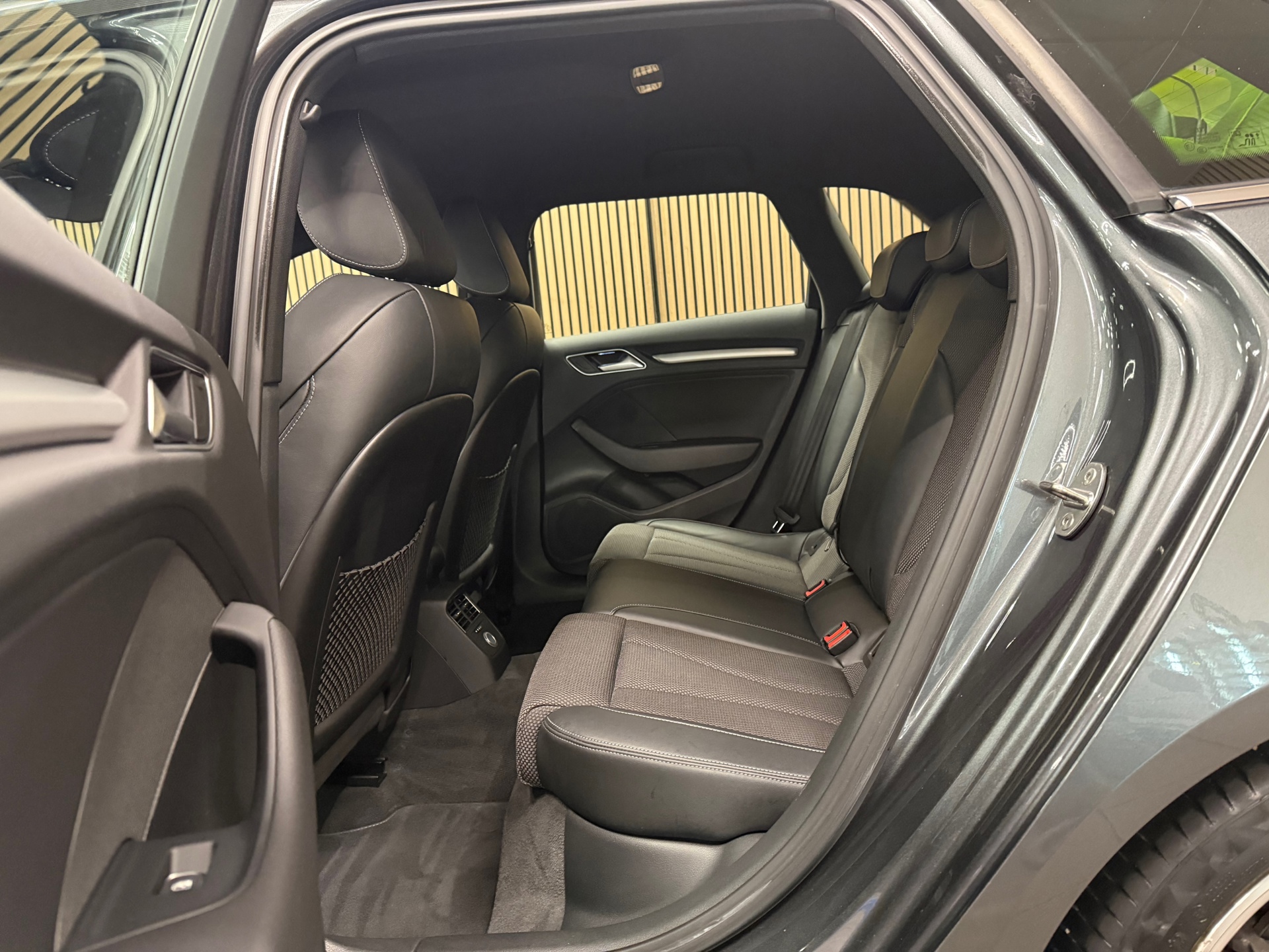 https://www.autokooy.nl//xml/images/54728447-23.JPG