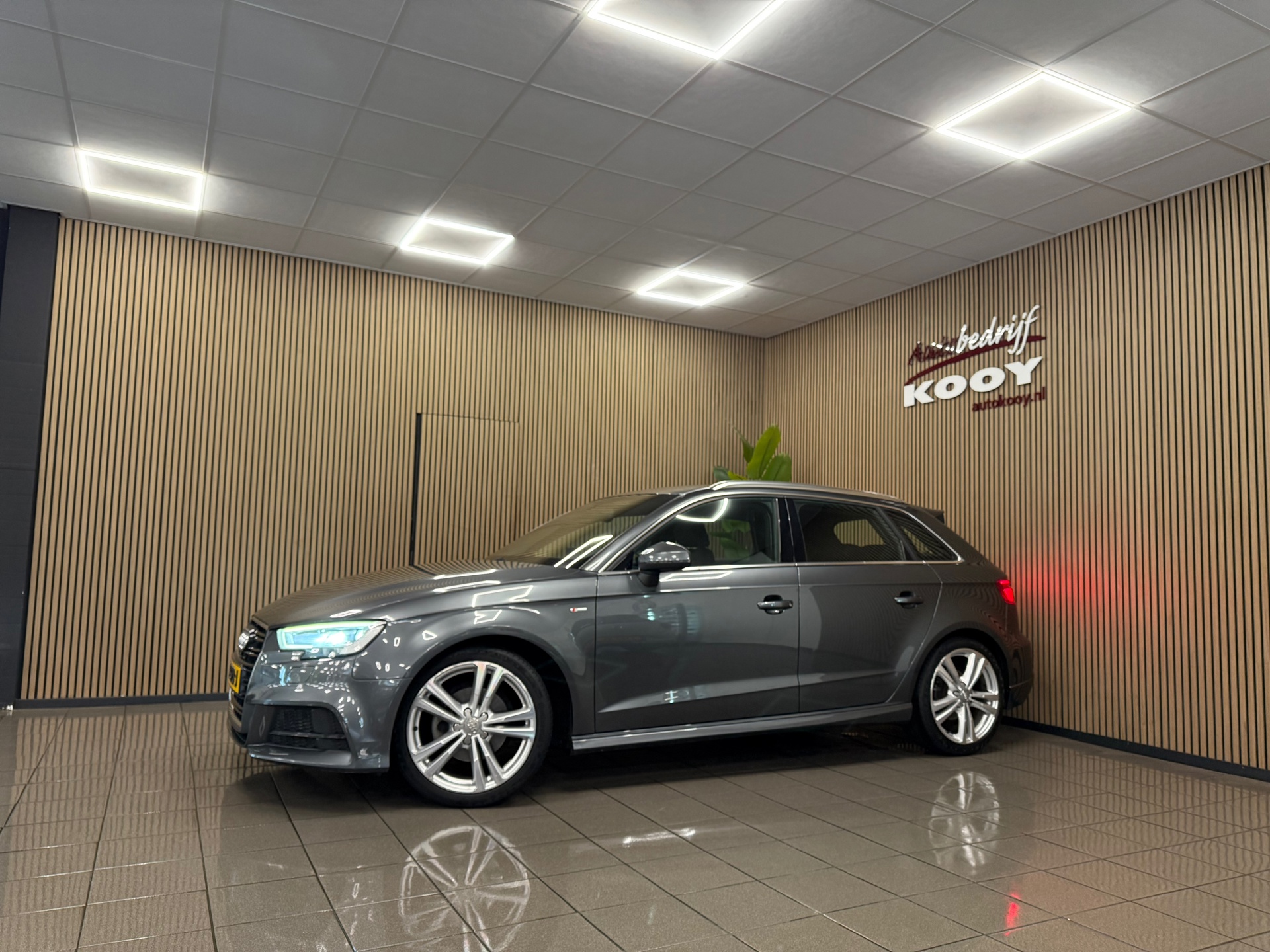 https://www.autokooy.nl//xml/images/54728447-9.JPG
