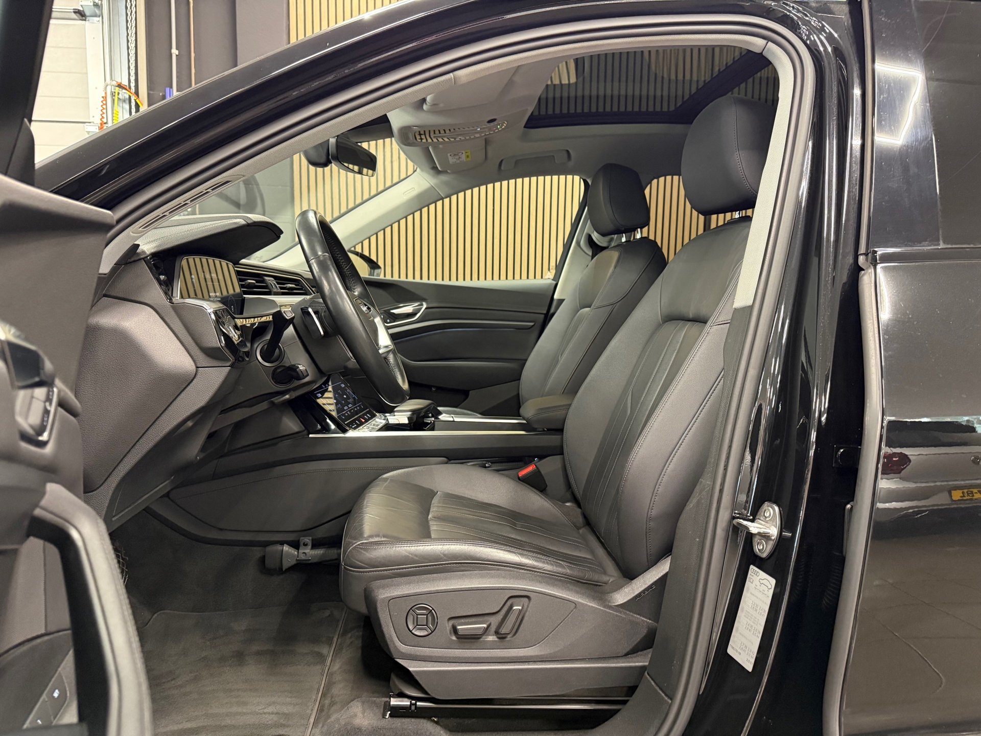 https://www.autokooy.nl//xml/images/54728537-13.JPG