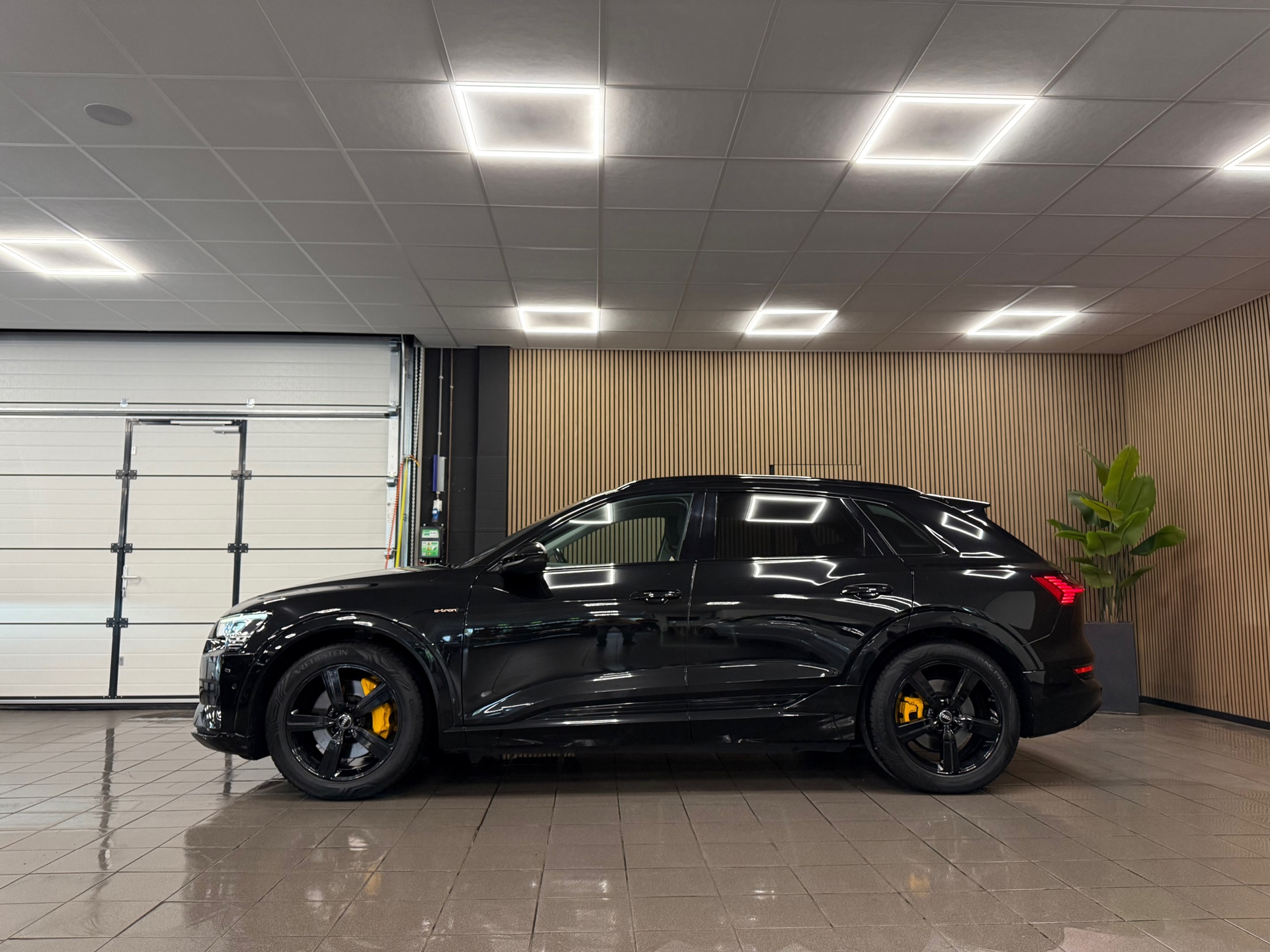 https://www.autokooy.nl//xml/images/54728537-2.JPG