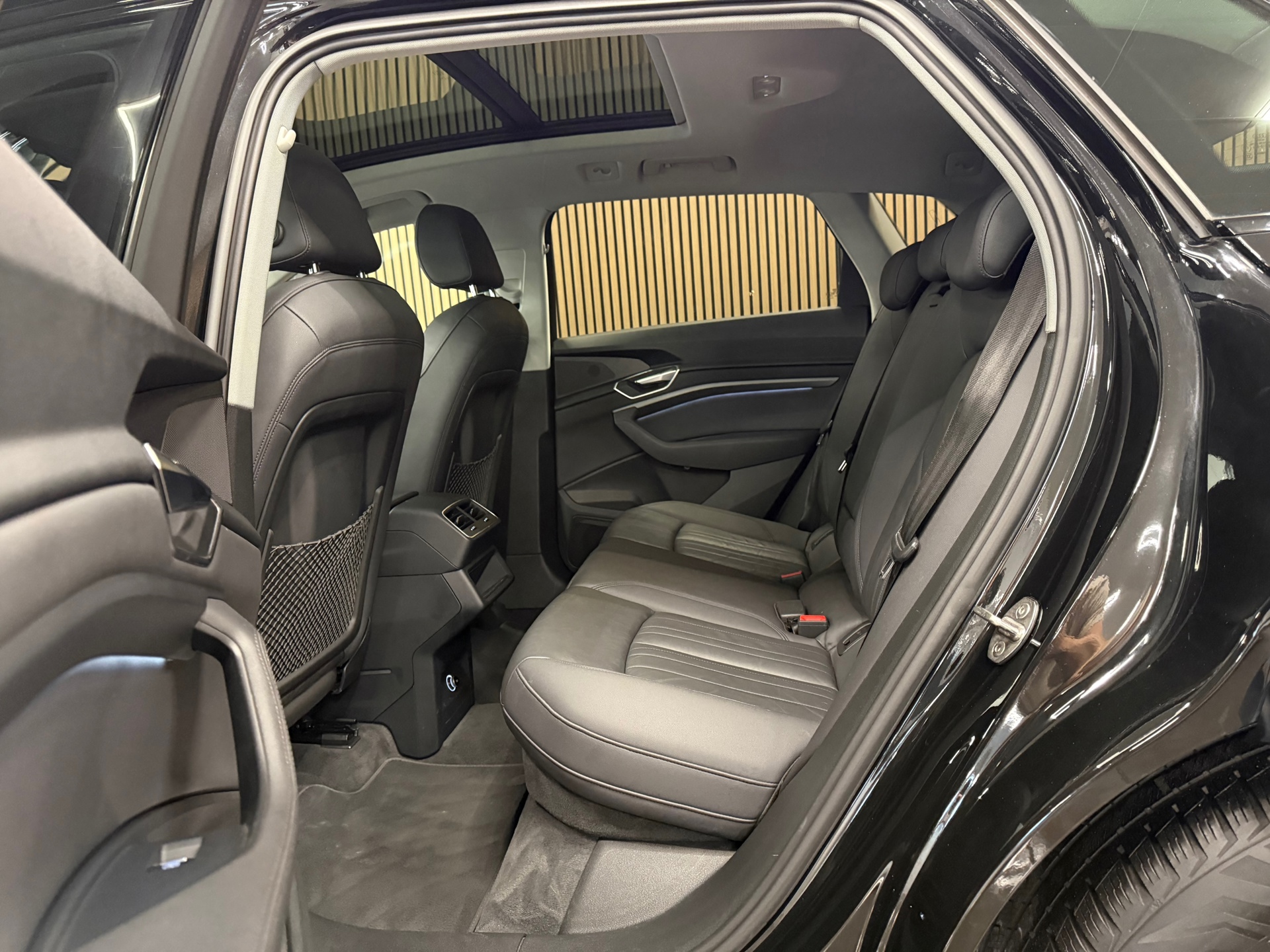 https://www.autokooy.nl//xml/images/54728537-21.JPG