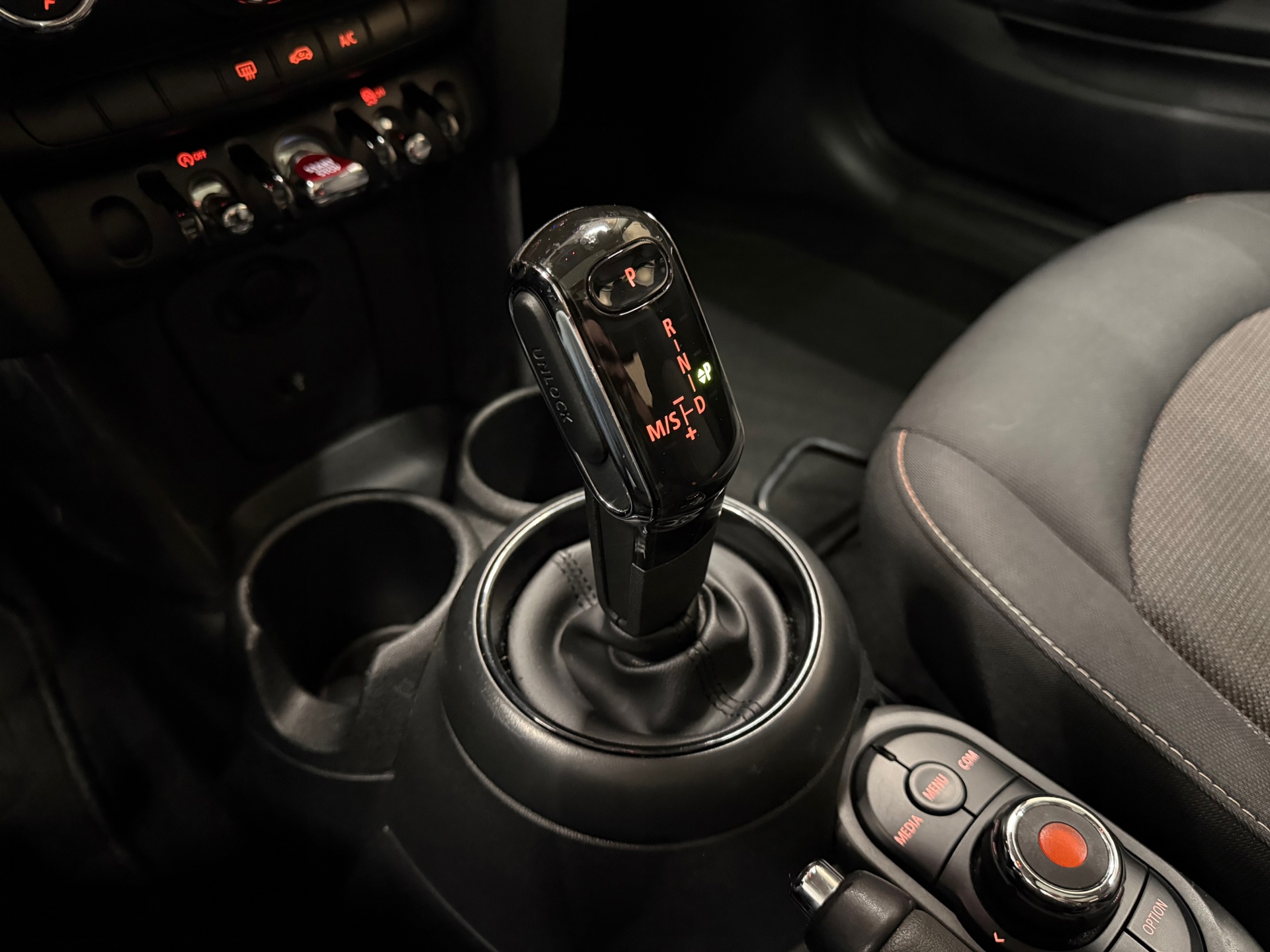 https://www.autokooy.nl//xml/images/54754642-18.JPG