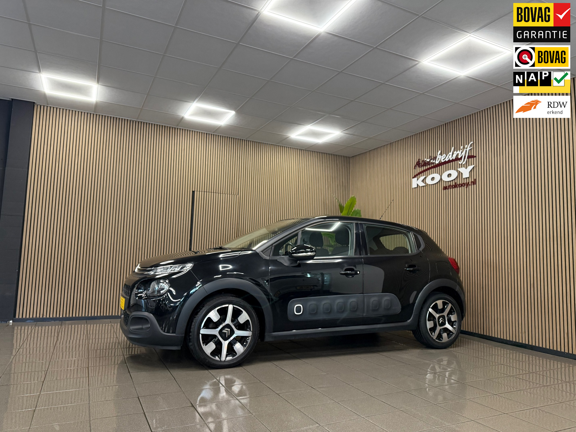 Citroen C3 1.2 PureTech S&S Shine * Automaat / Panoramadak / Camera / Navigatie / NL Auto *