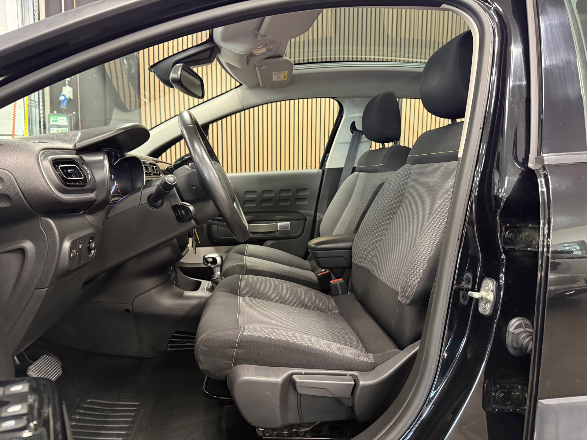 https://www.autokooy.nl//xml/images/54794755-11.JPG