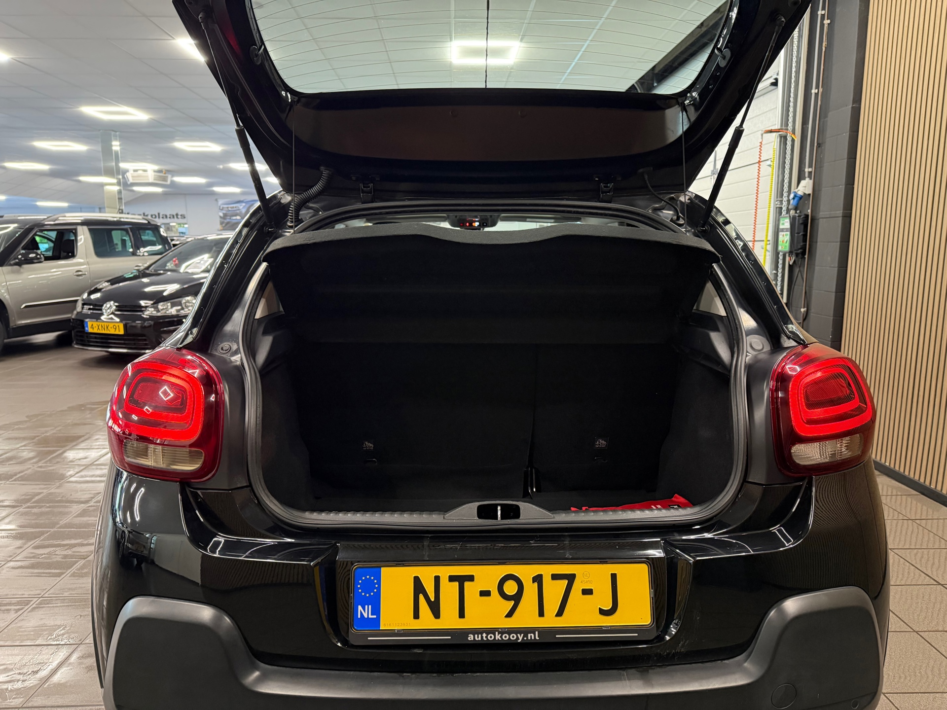 https://www.autokooy.nl//xml/images/54794755-5.JPG