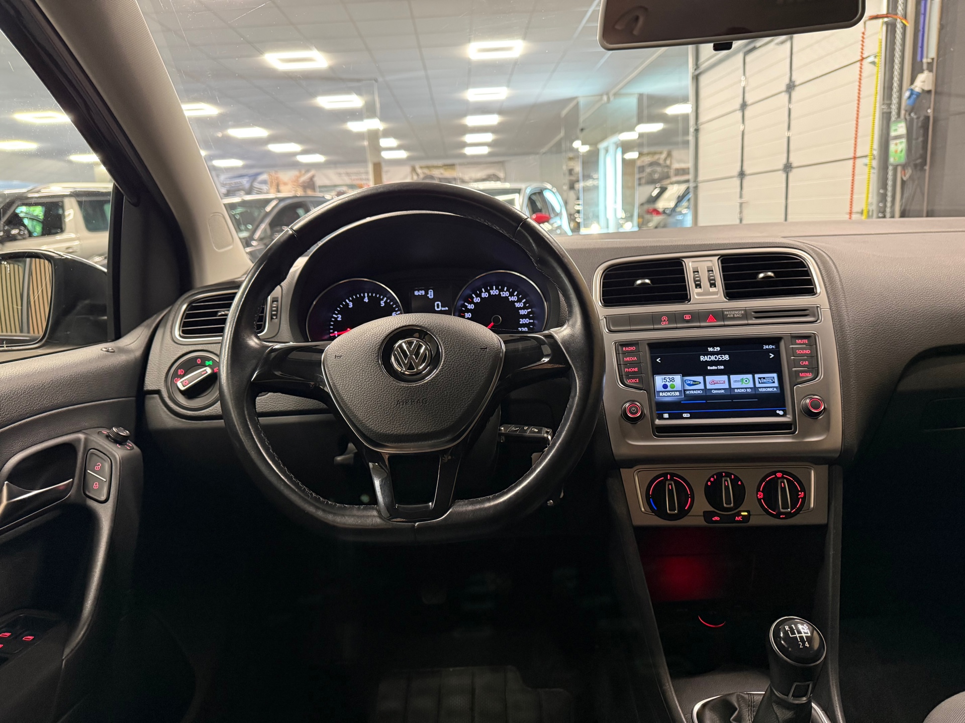 https://www.autokooy.nl//xml/images/54820612-20.JPG