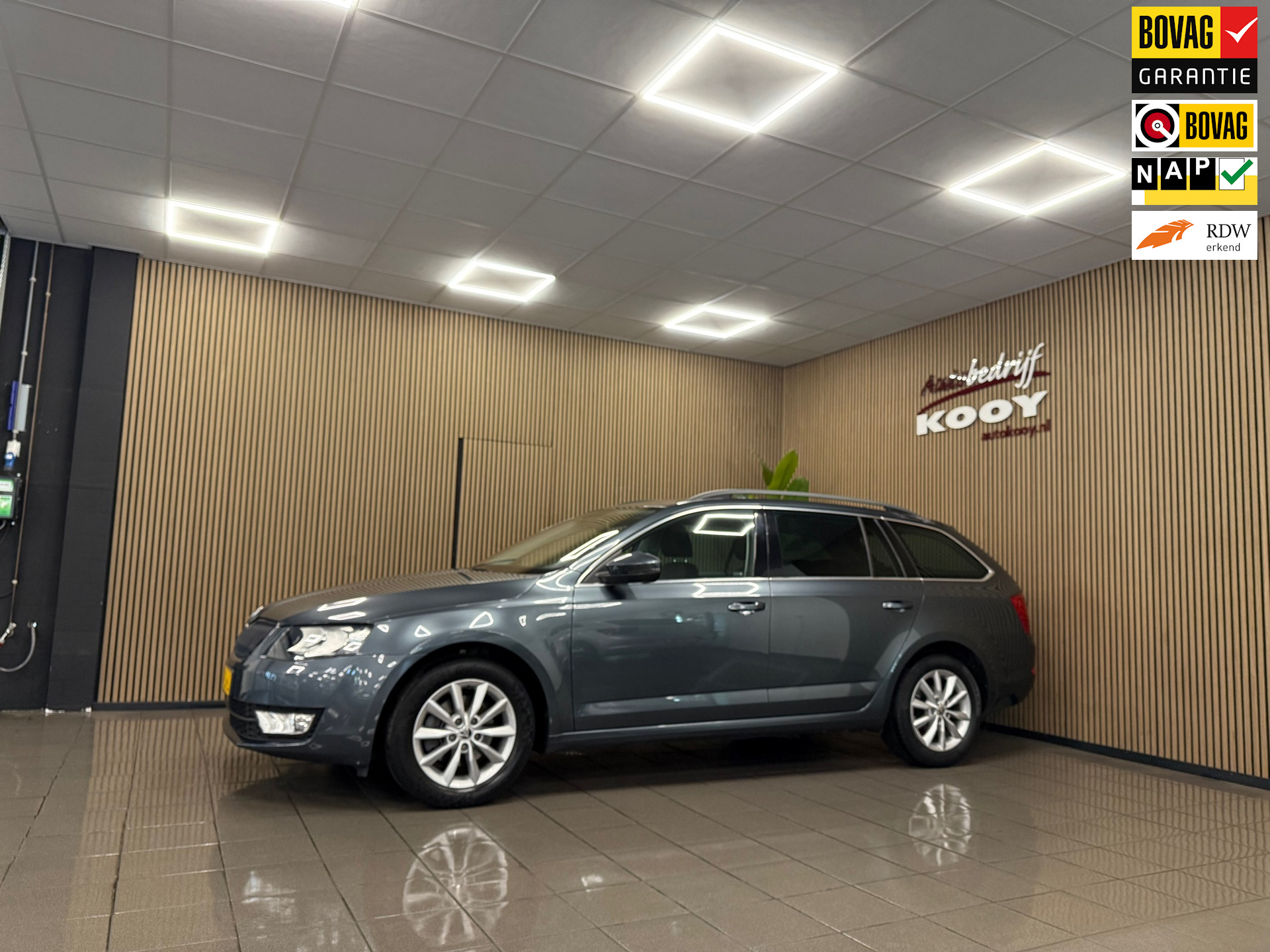 Skoda Octavia Combi 1.0 TSI Greentech Ambition Business * Automaat / 1e Eig / Trekhaak / Navigatie / NL Auto *