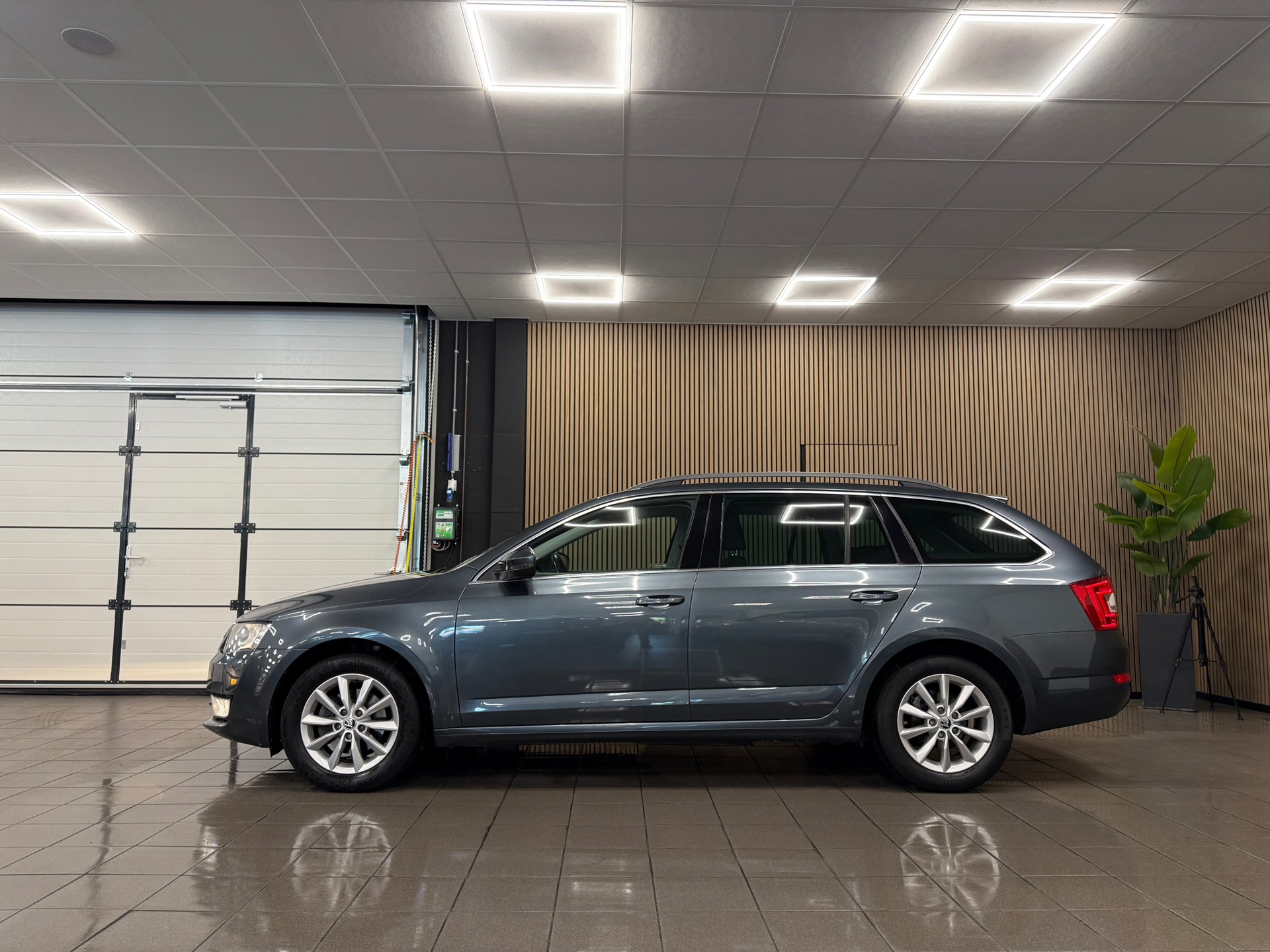 https://www.autokooy.nl//xml/images/54820794-2.JPG