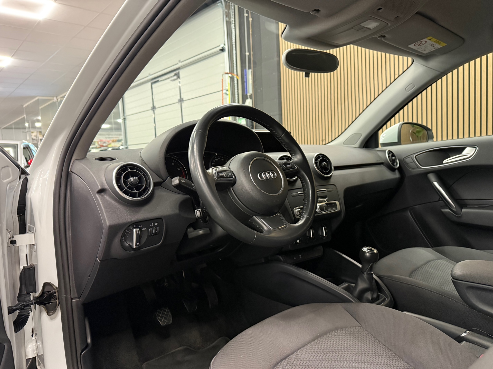 https://www.autokooy.nl//xml/images/54847107-13.JPG