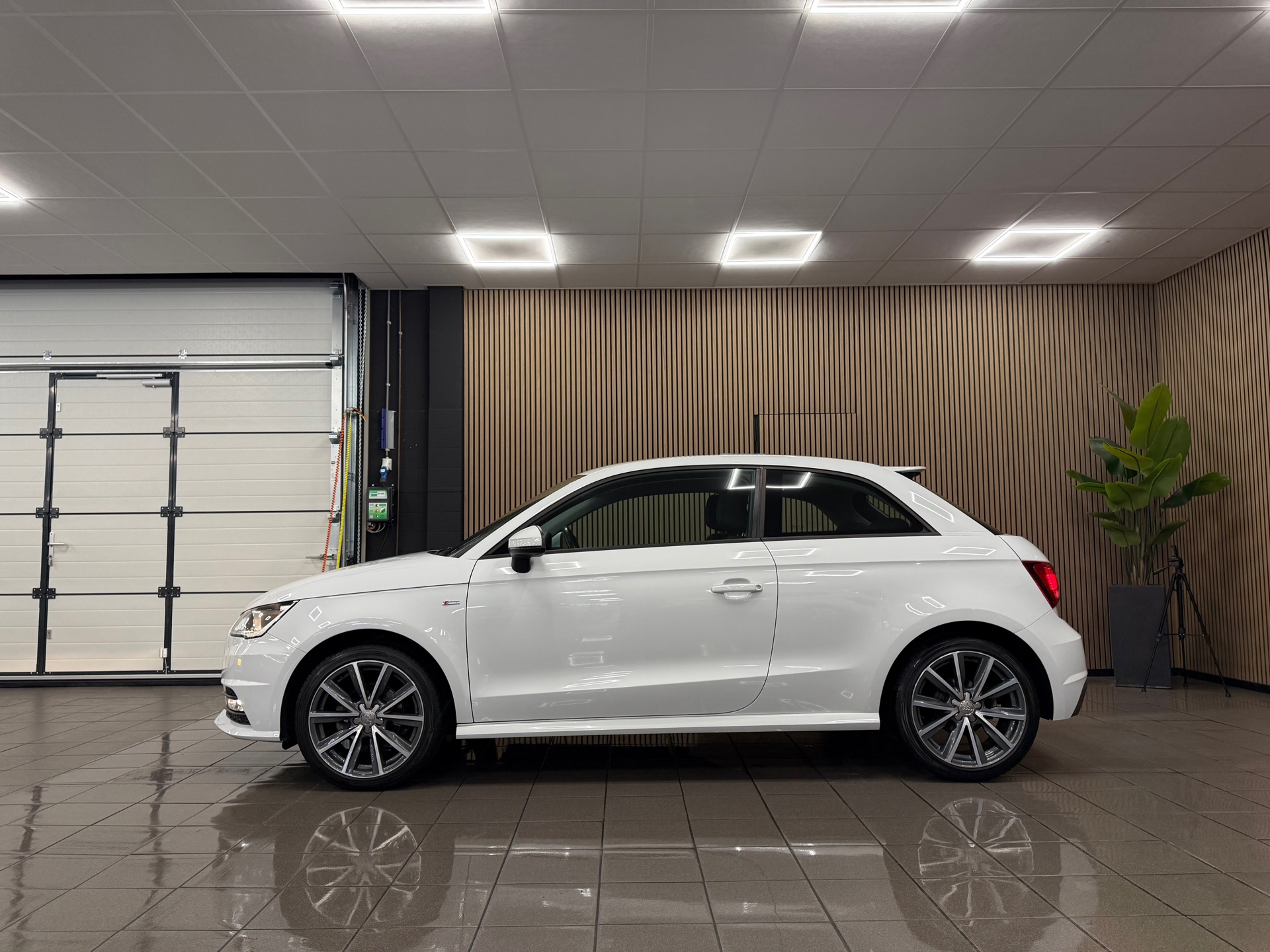 https://www.autokooy.nl//xml/images/54847107-2.JPG