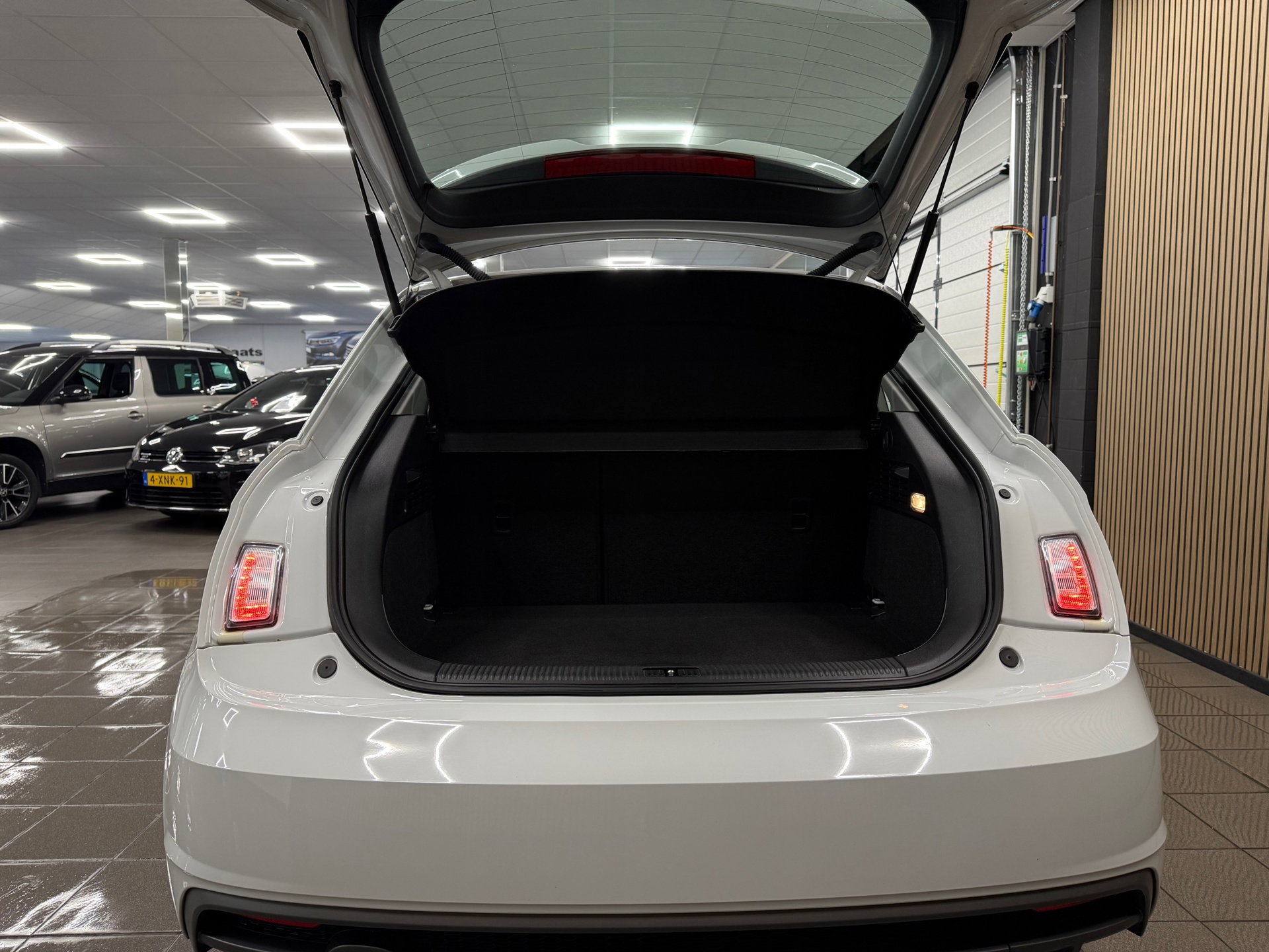 https://www.autokooy.nl//xml/images/54847107-5.JPG