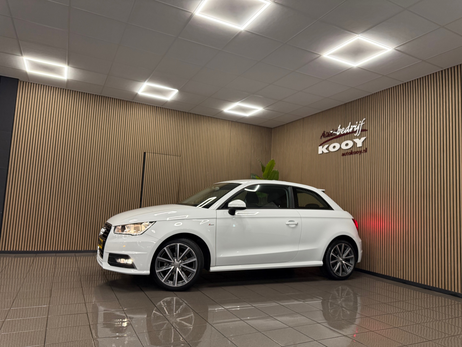 https://www.autokooy.nl//xml/images/54847107-9.JPG