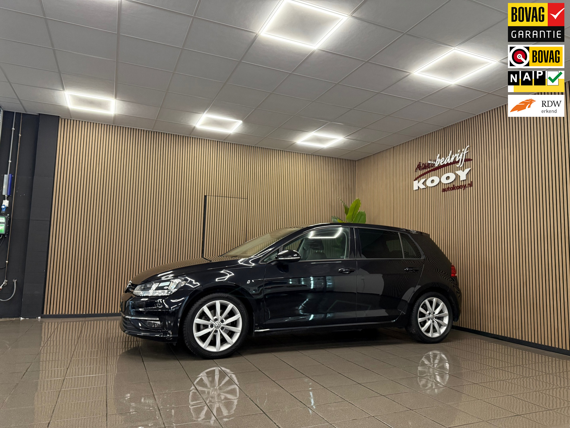 Volkswagen Golf 1.6 TDI Comfortline Business * Automaat / Navigatie / Cruise control / LM Velgen / NL Auto *