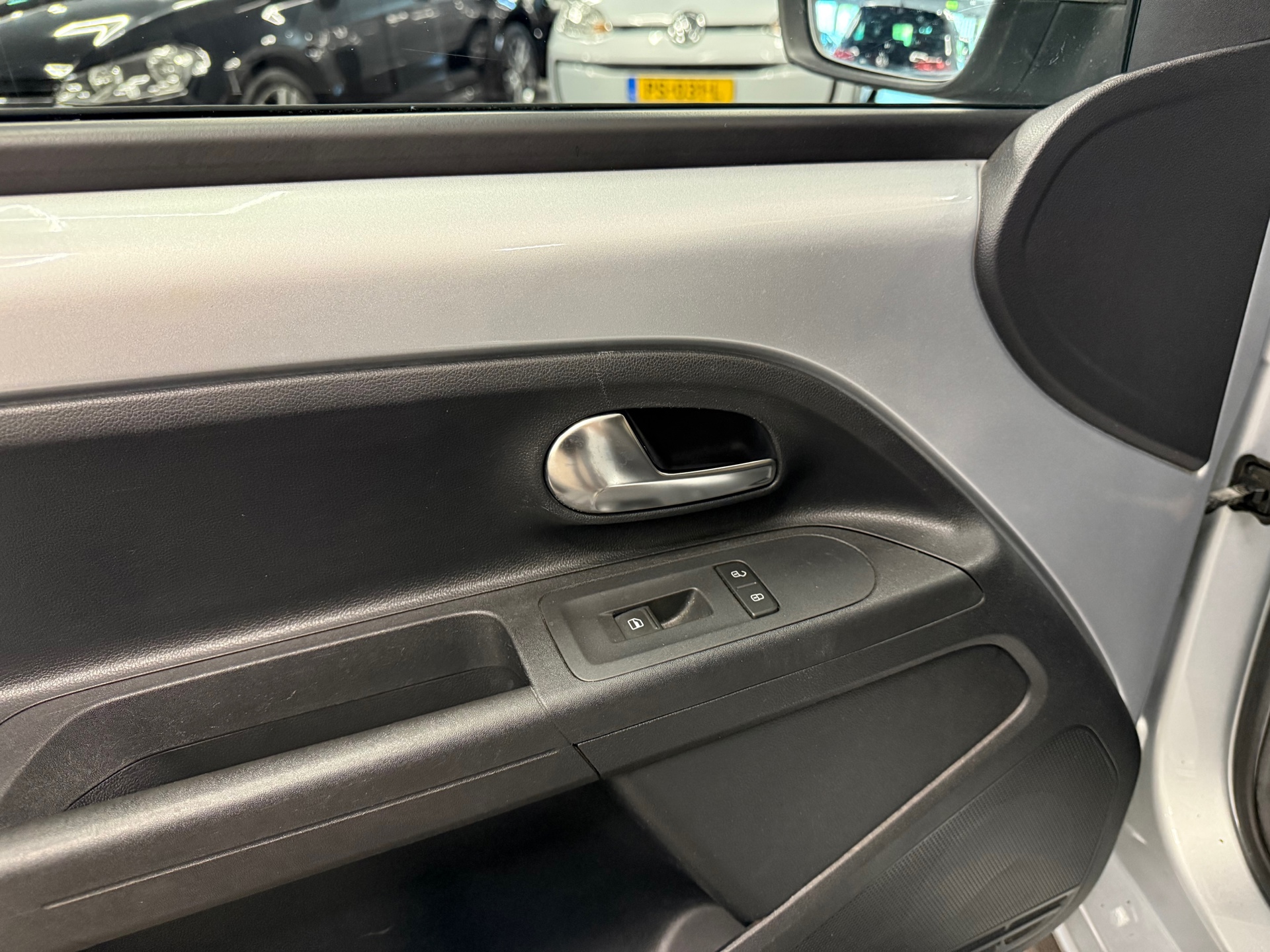 https://www.autokooy.nl//xml/images/54872381-10.JPG