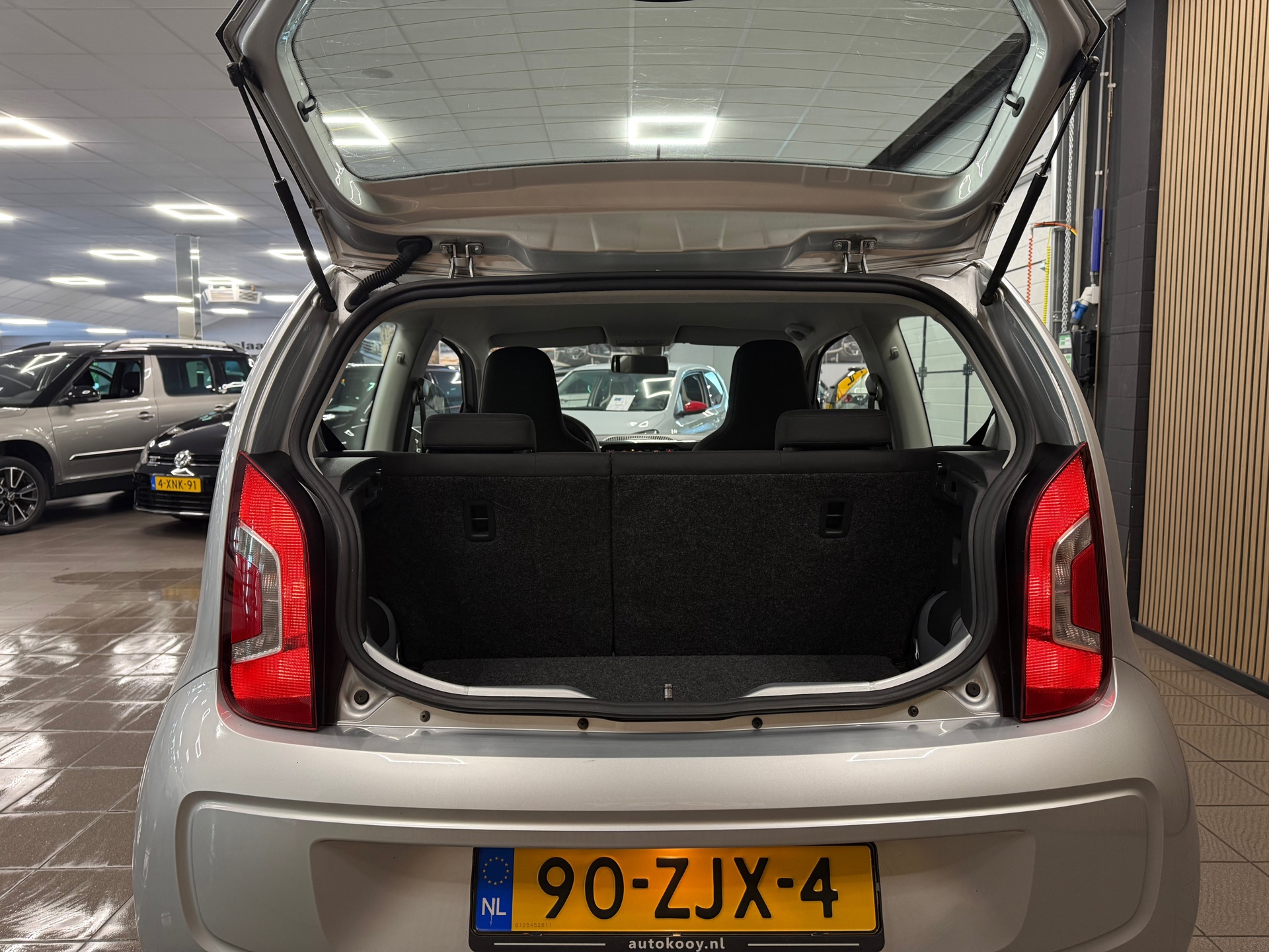 https://www.autokooy.nl//xml/images/54872381-5.JPG