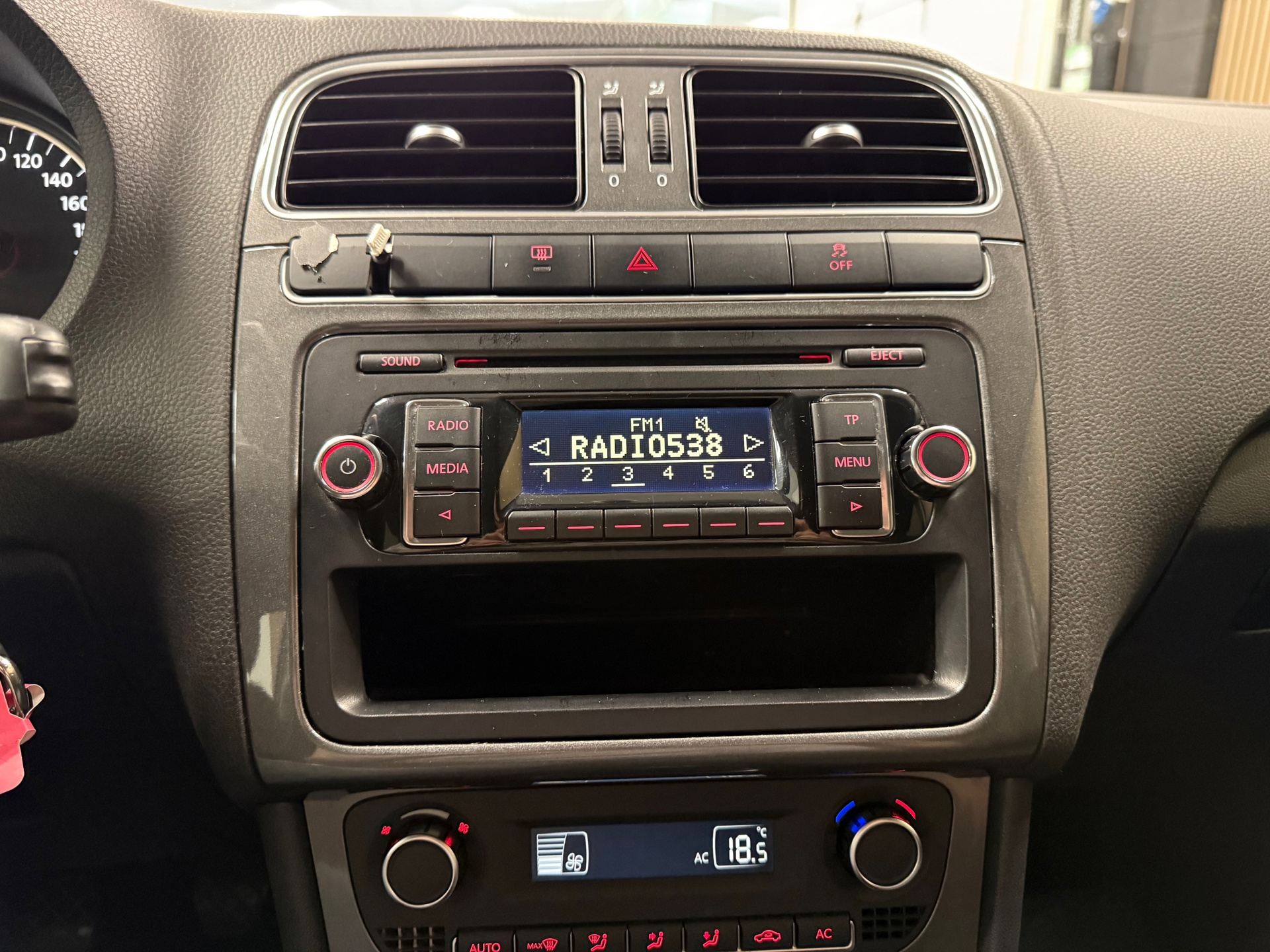 https://www.autokooy.nl//xml/images/54897068-16.JPG