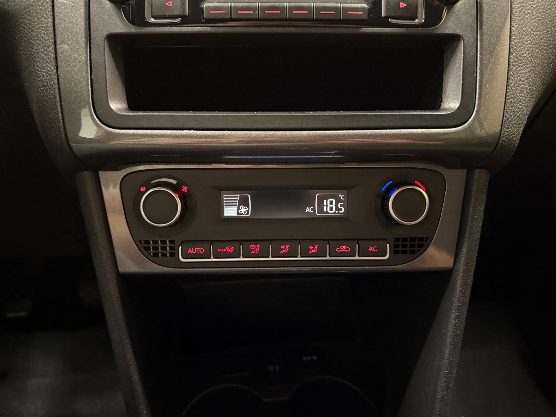 https://www.autokooy.nl//xml/images/54897068-17.JPG