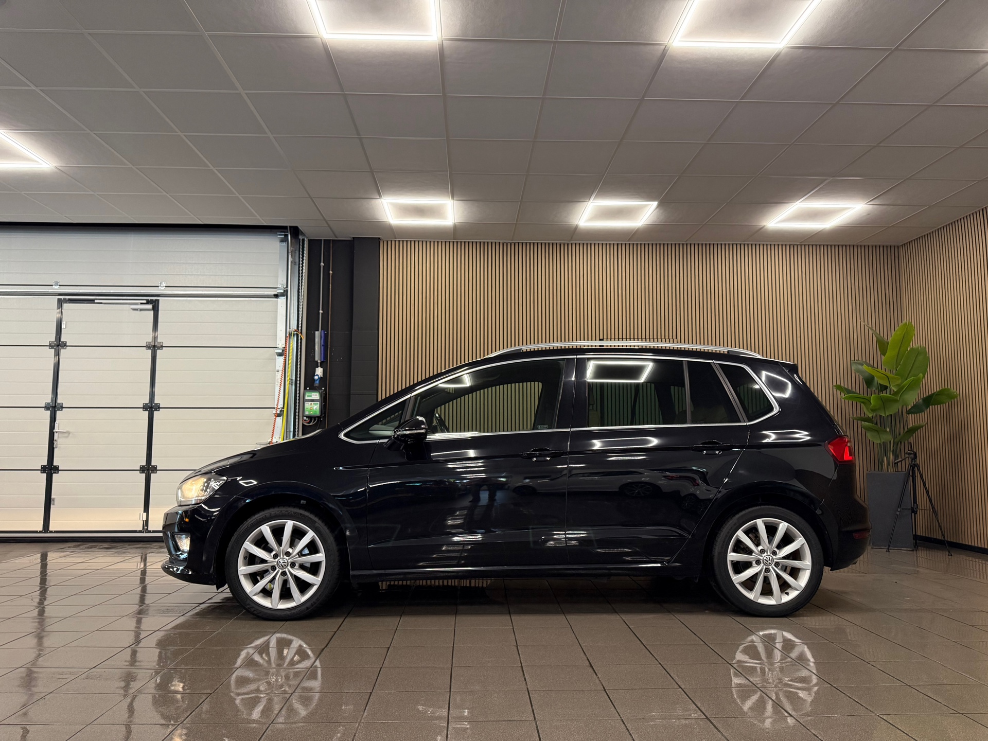 https://www.autokooy.nl//xml/images/54897413-2.JPG