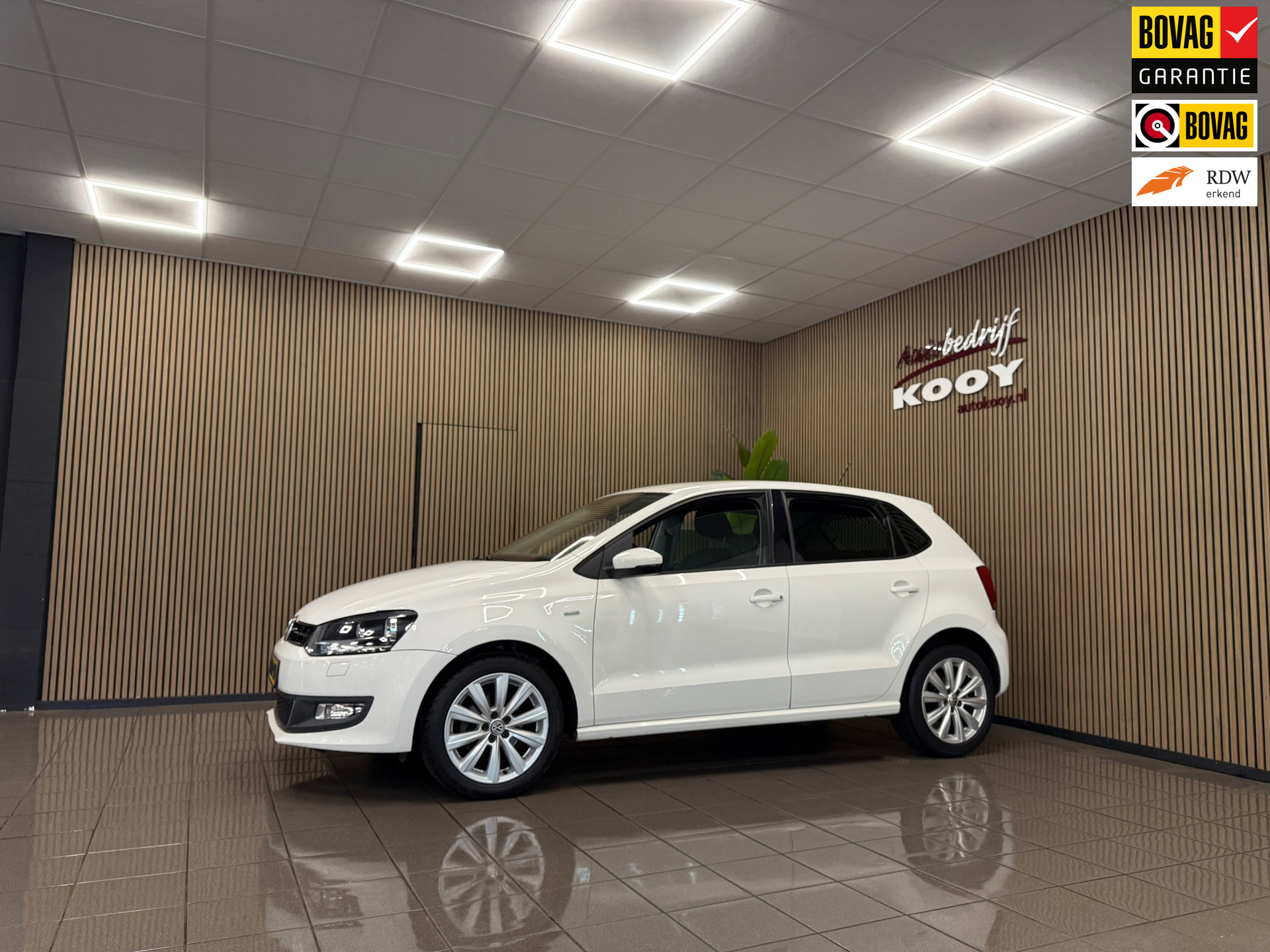 Volkswagen Polo 1.4-16V Comfortline * Automaat / Stoelverwarming / Airco / LM Velgen *