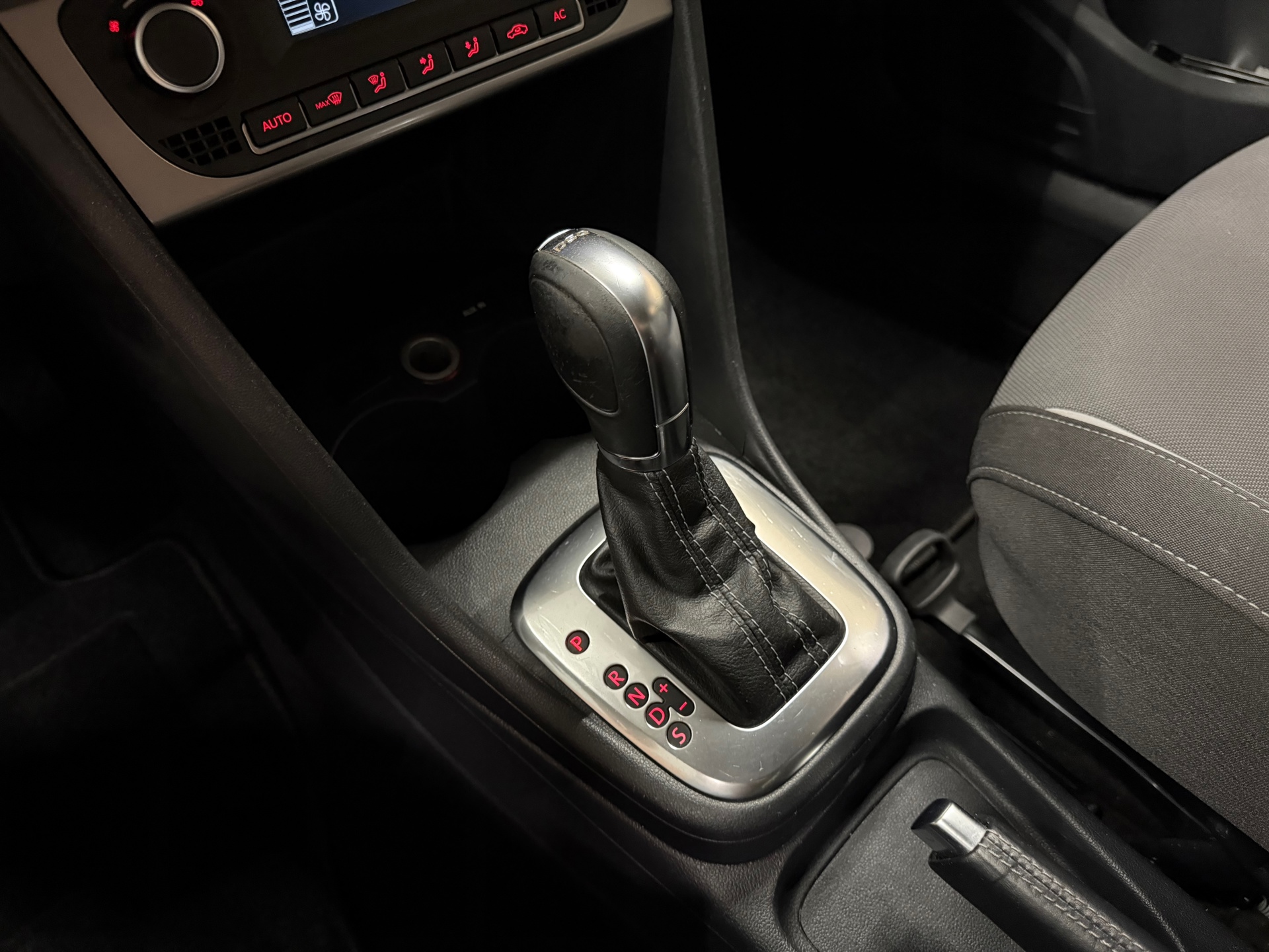 https://www.autokooy.nl//xml/images/54959539-17.JPG