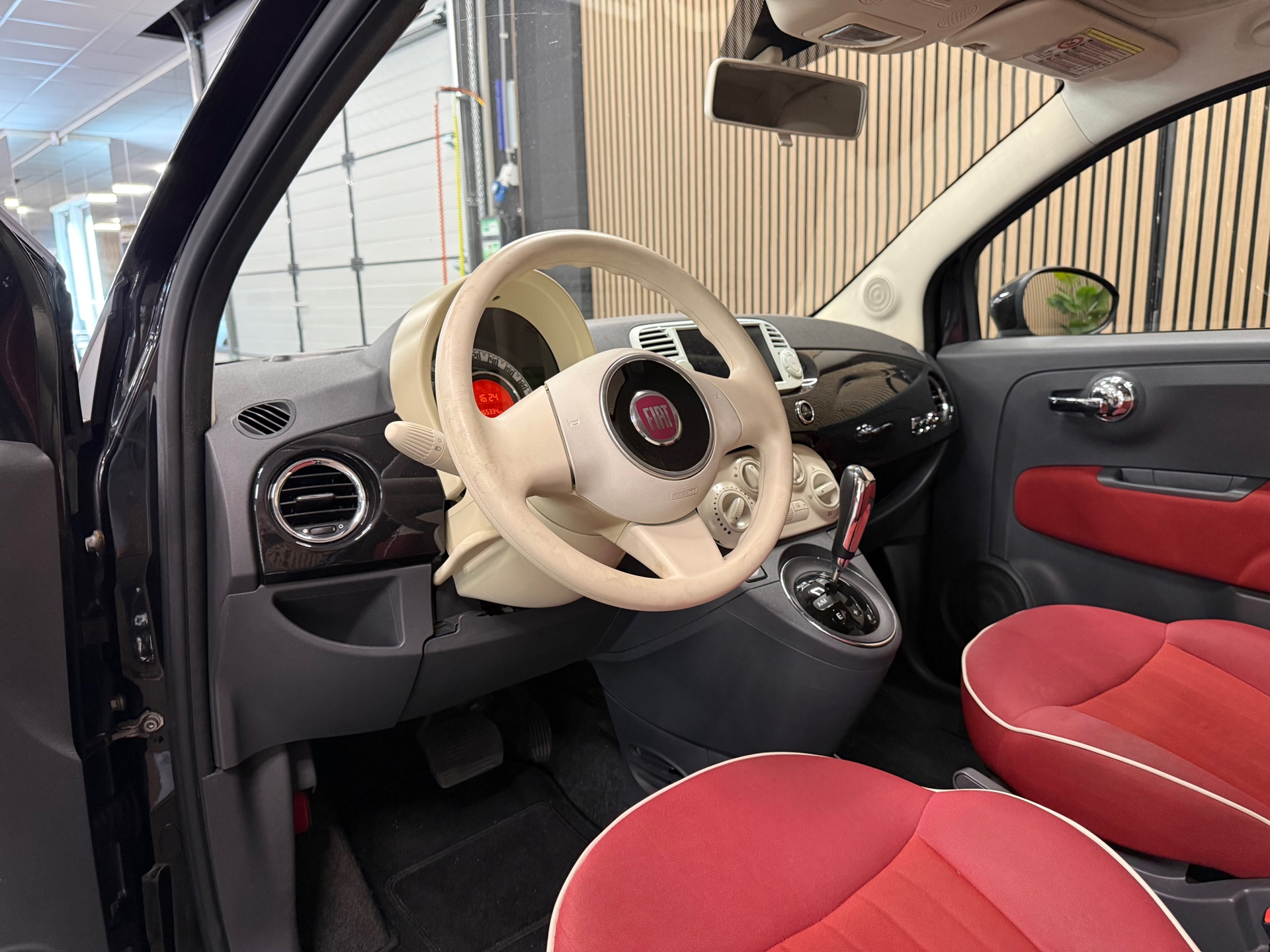 https://www.autokooy.nl//xml/images/54993711-14.JPG