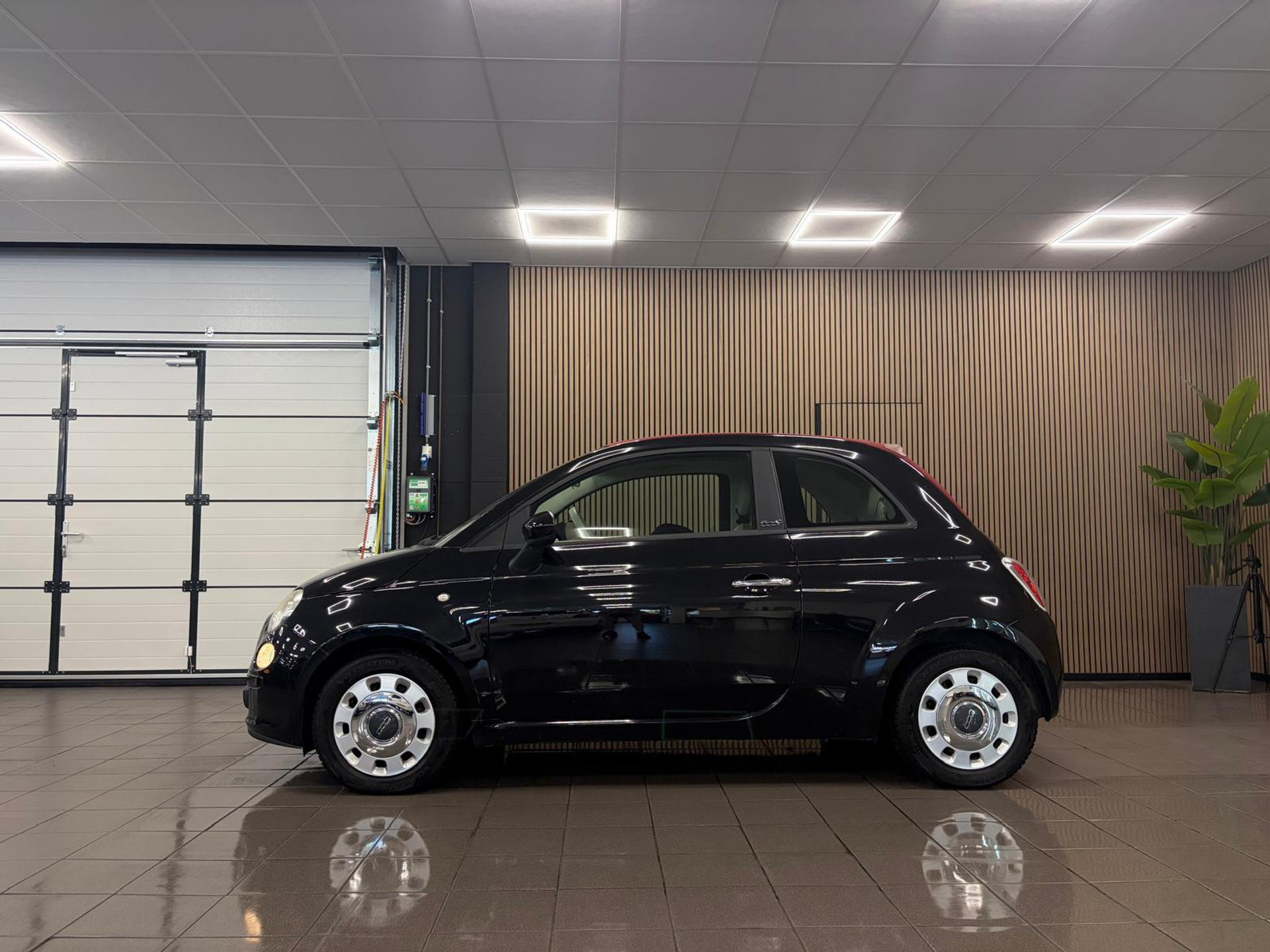 https://www.autokooy.nl//xml/images/54993711-2.JPG