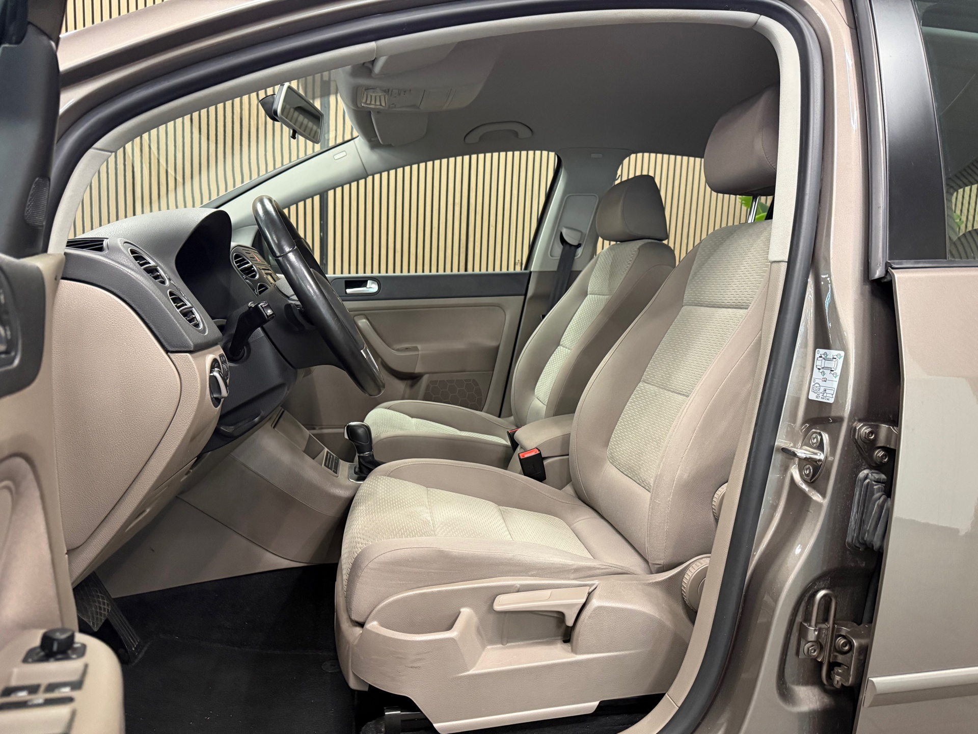 https://www.autokooy.nl//xml/images/55025827-11.JPG