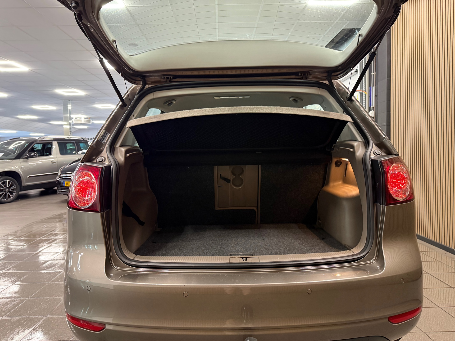https://www.autokooy.nl//xml/images/55025827-5.JPG