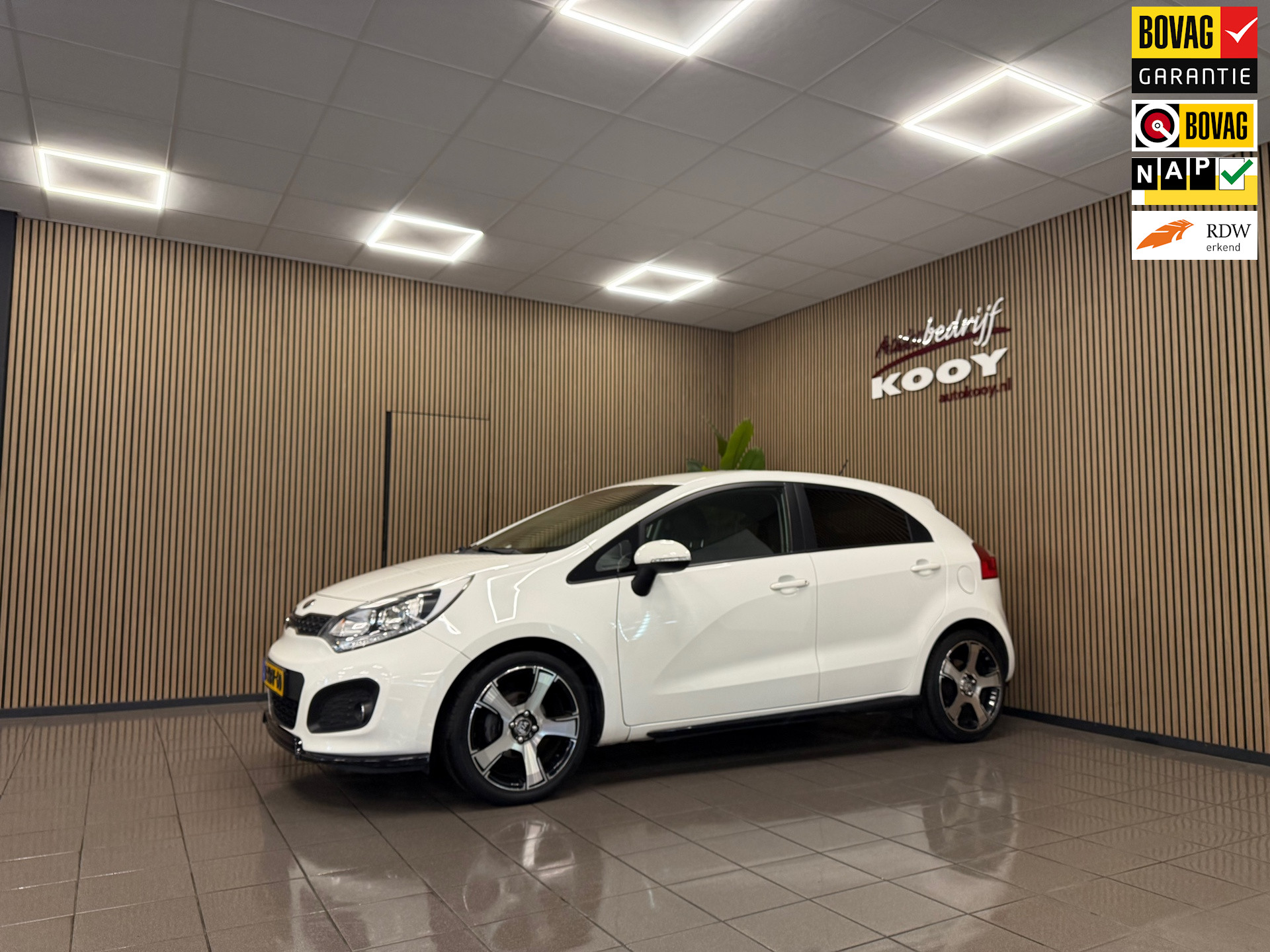 Kia Rio 1.2 CVVT World Cup Edition Plus * 66.887 km + NAP / Leder / Cruise control / LM Velgen / NL Auto *