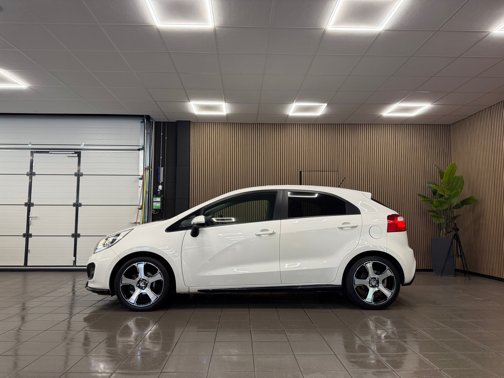 https://www.autokooy.nl//xml/images/55109823-2.JPG