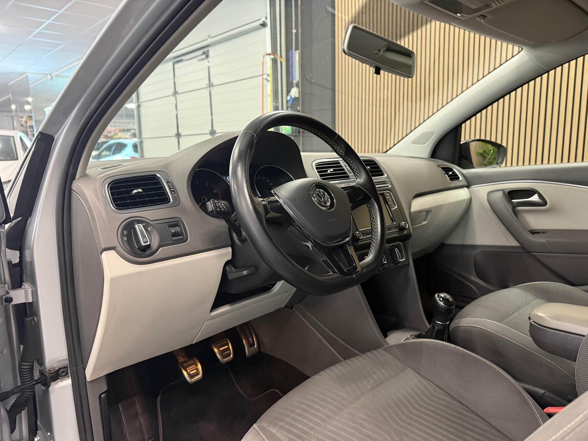 https://www.autokooy.nl//xml/images/55109883-12.JPG