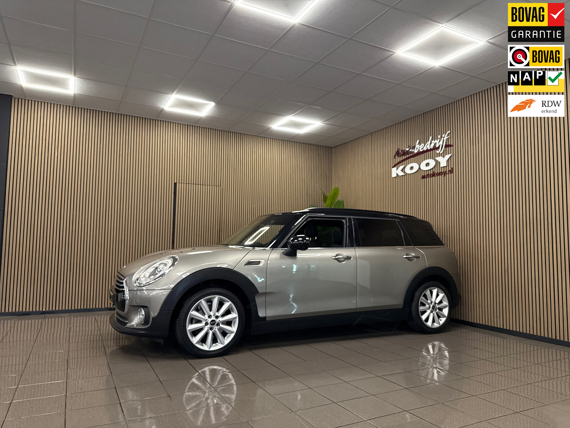 Mini Clubman 1.5 Cooper Chili Serious Business * Panoramadak / LED / Navigatie / Camera / NL Auto *