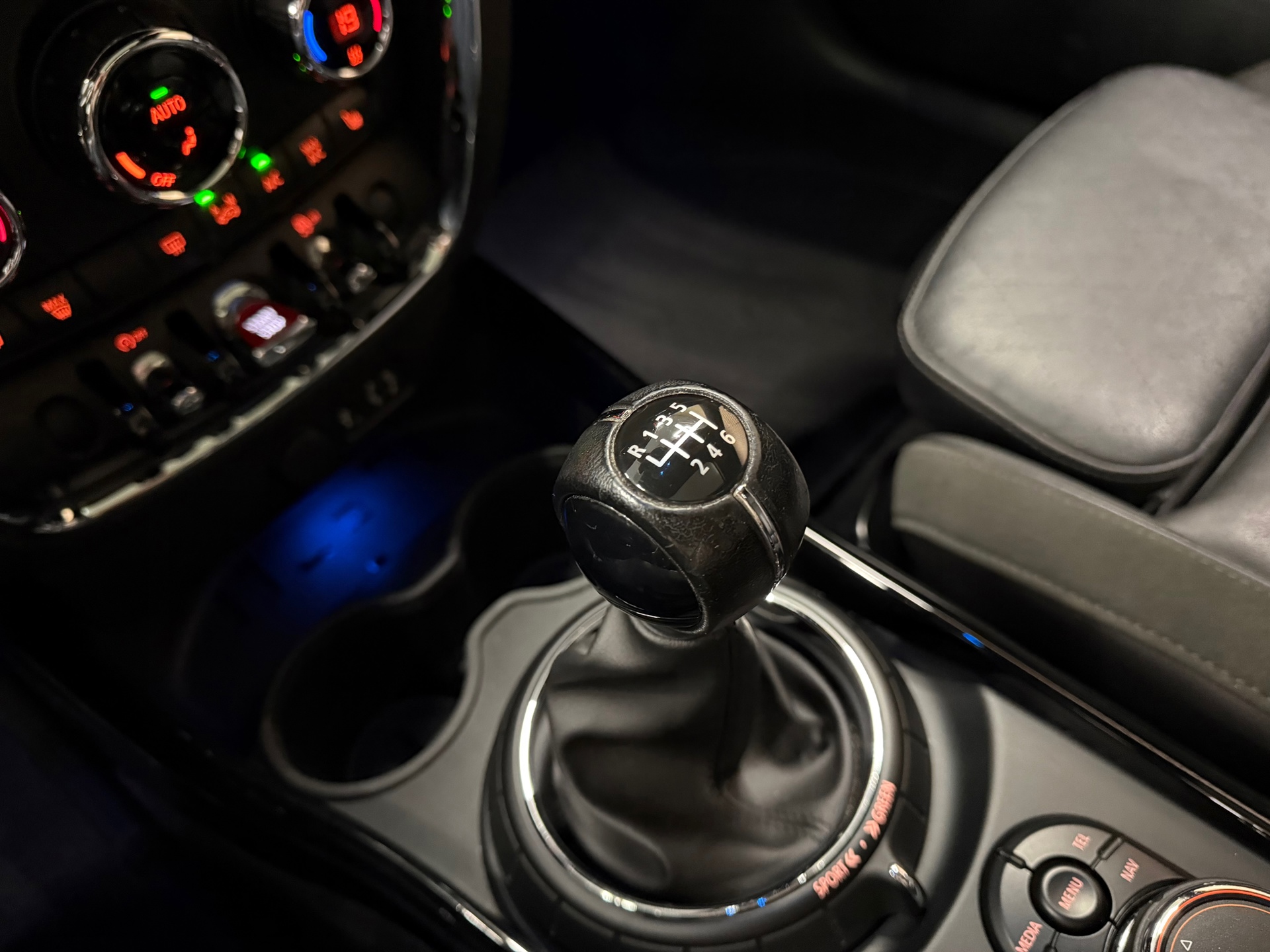 https://www.autokooy.nl//xml/images/55360641-18.JPG