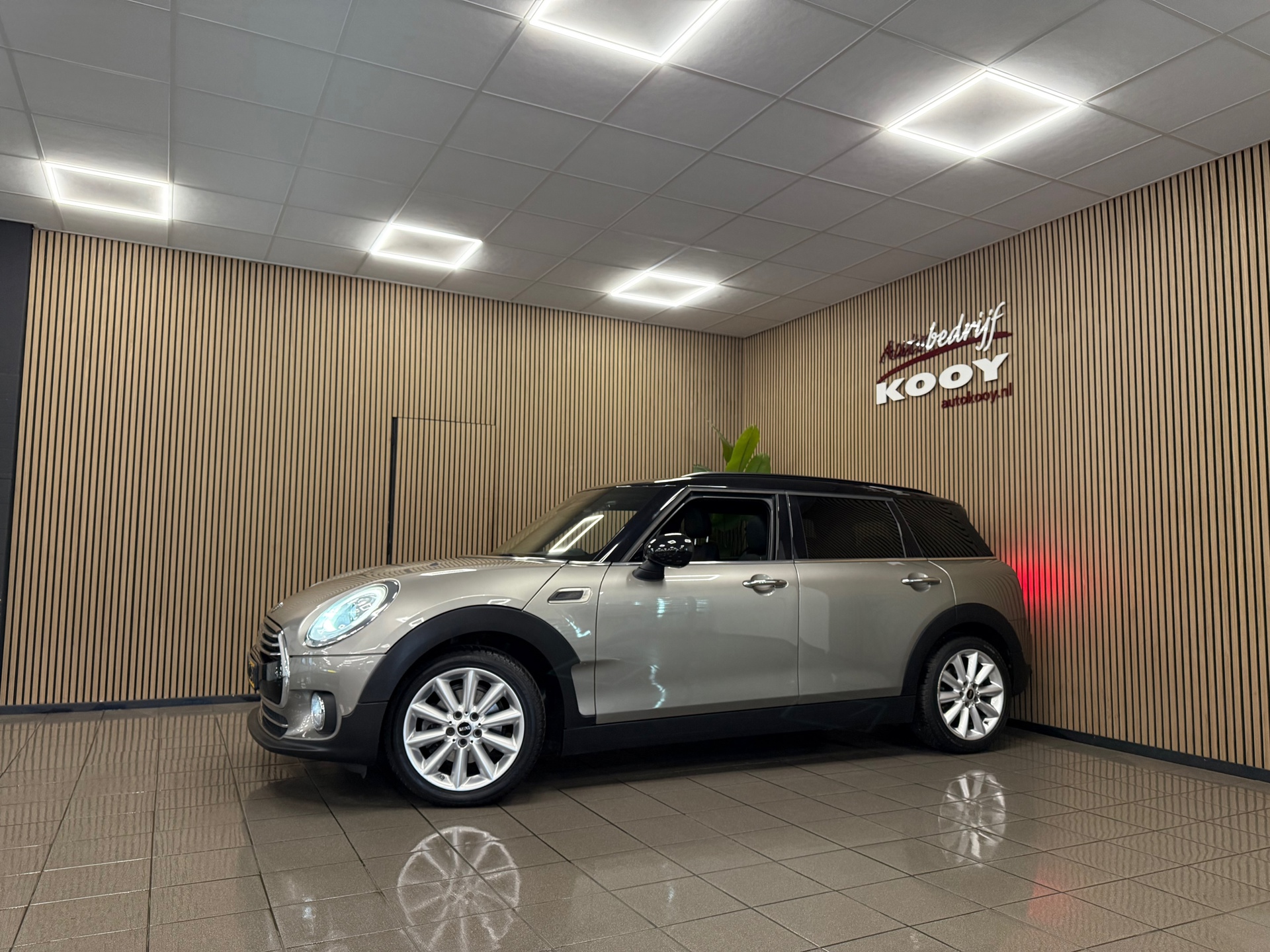 https://www.autokooy.nl//xml/images/55360641-9.JPG