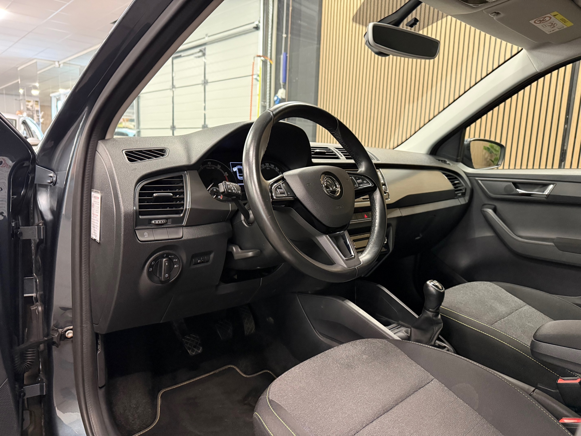 https://www.autokooy.nl//xml/images/55385496-13.JPG