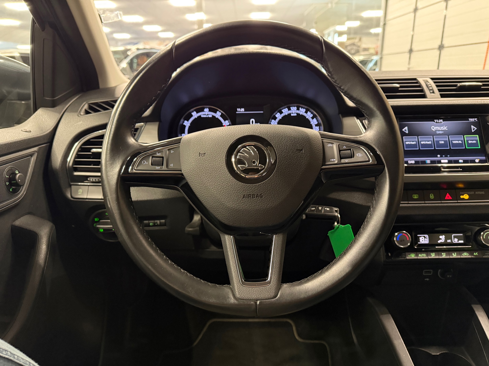 https://www.autokooy.nl//xml/images/55385496-14.JPG
