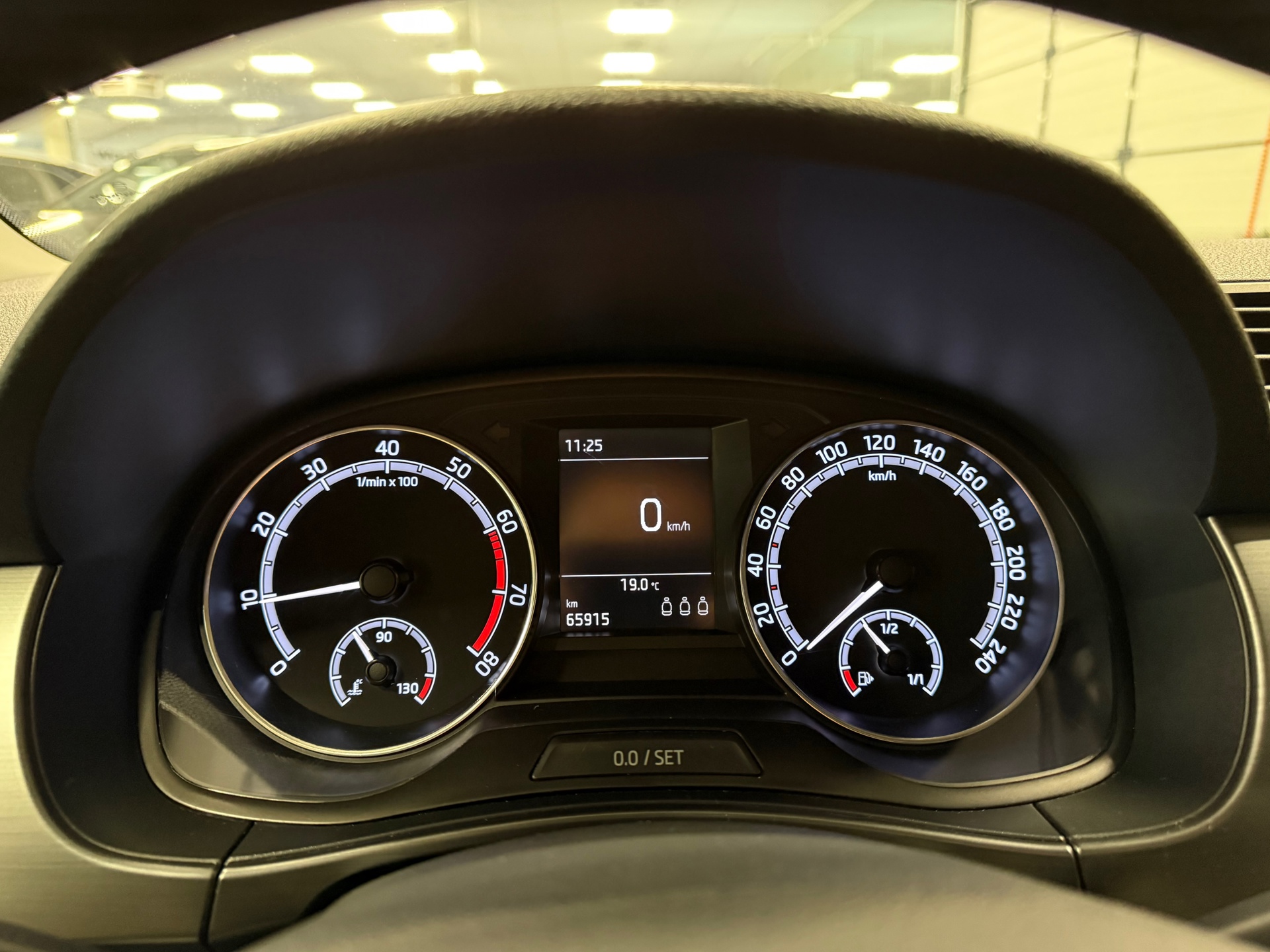 https://www.autokooy.nl//xml/images/55385496-15.JPG