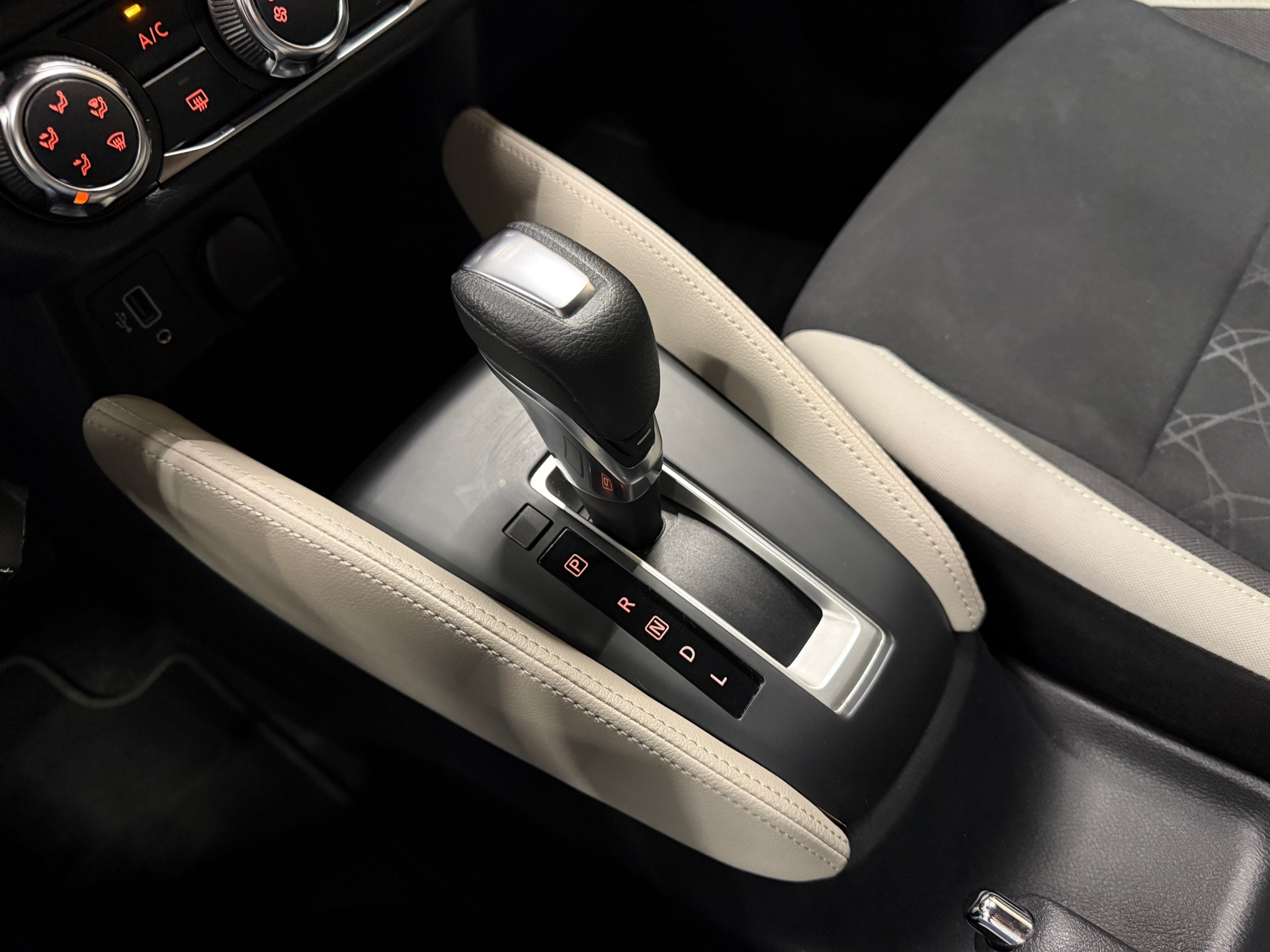 https://www.autokooy.nl//xml/images/55385564-19.JPG