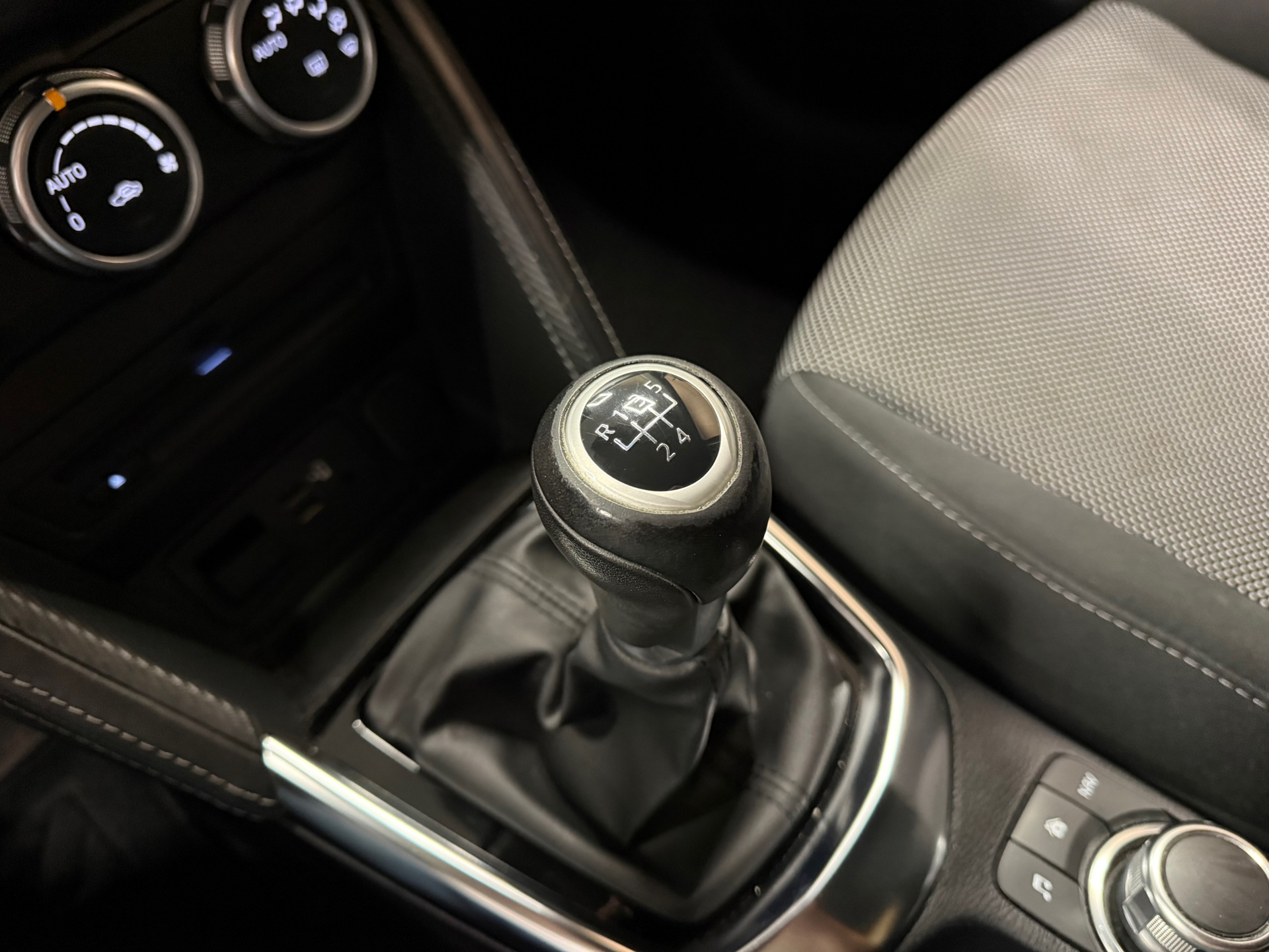 https://www.autokooy.nl//xml/images/55385645-19.JPG