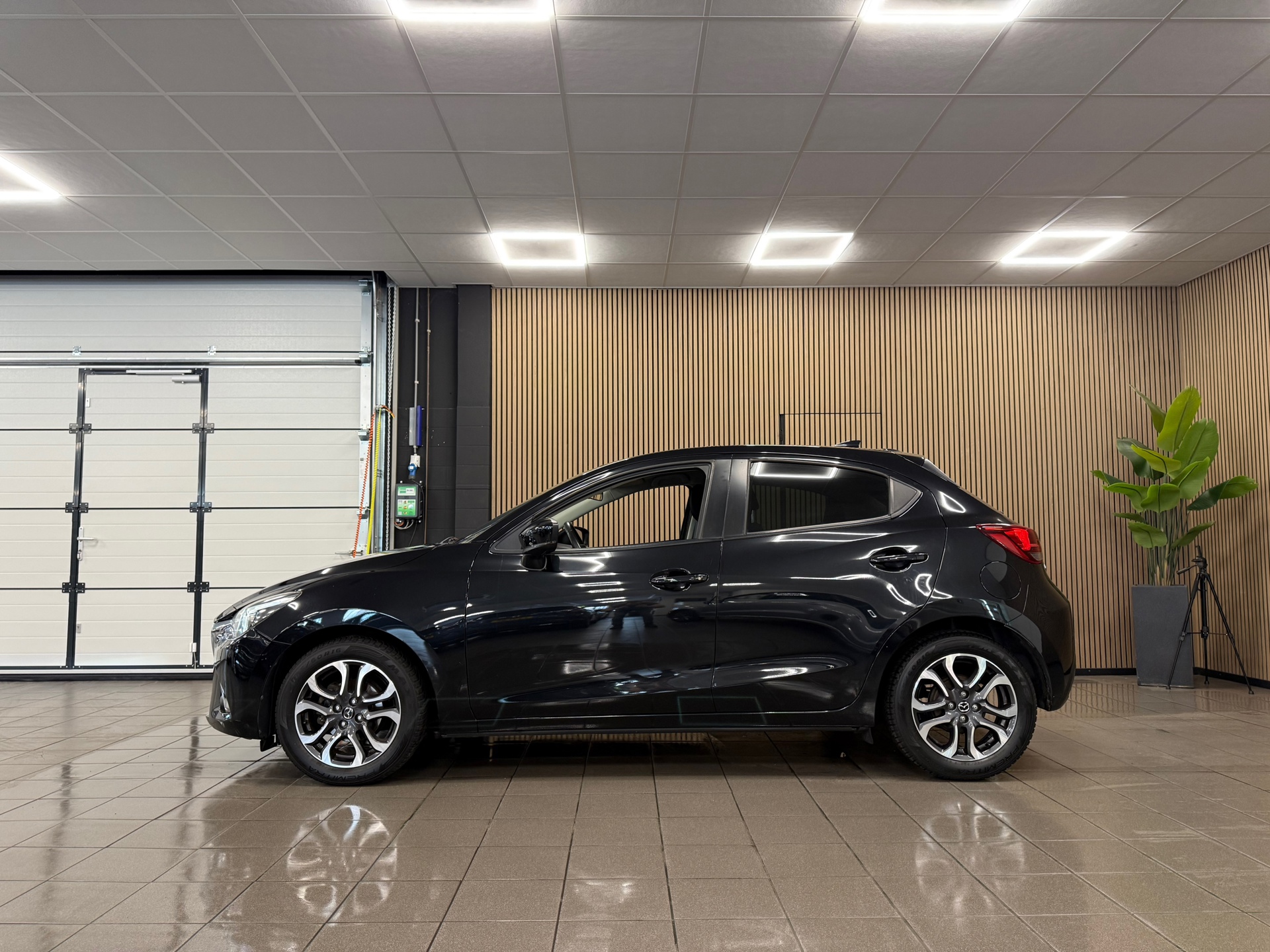https://www.autokooy.nl//xml/images/55385645-2.JPG