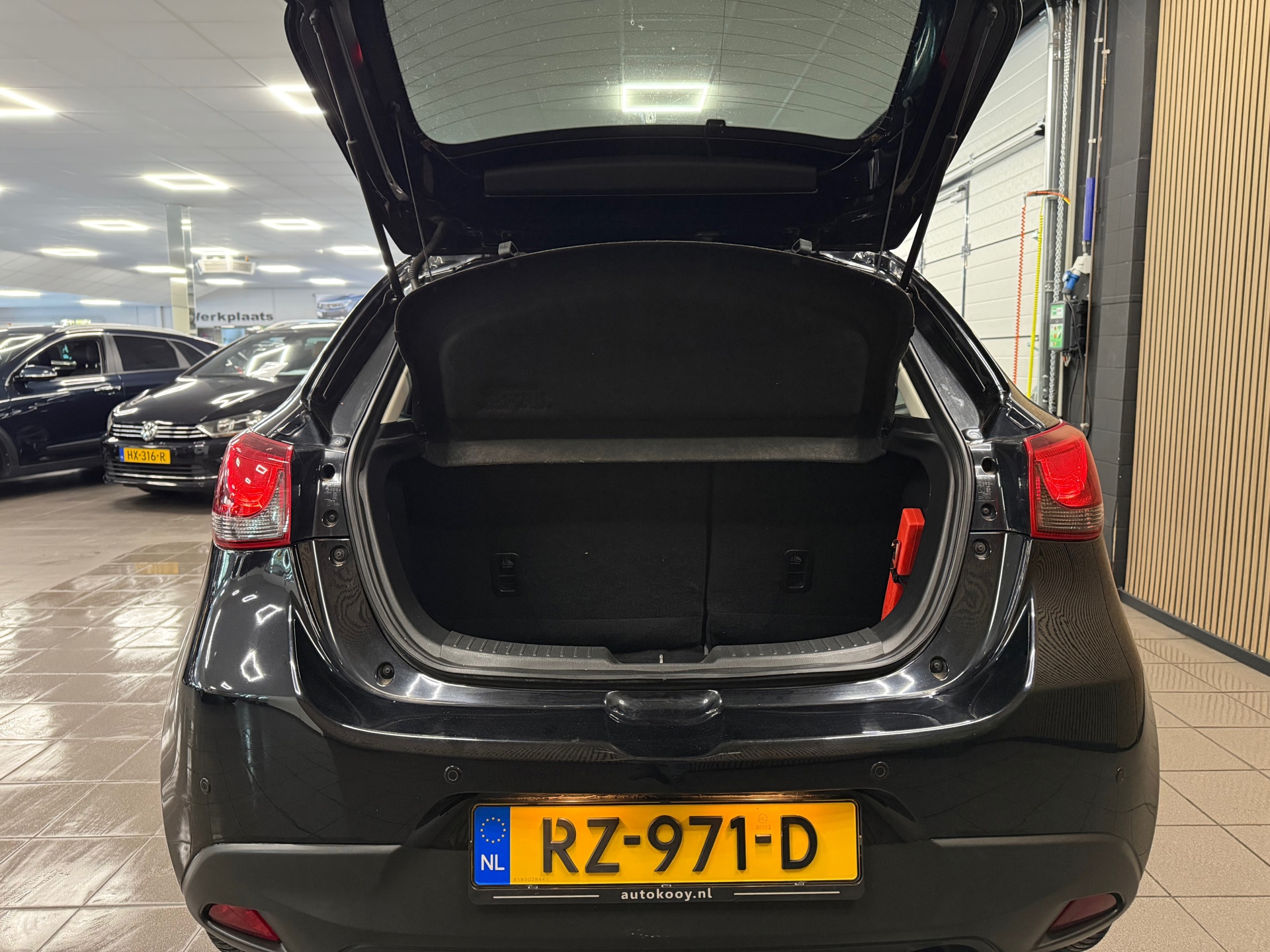 https://www.autokooy.nl//xml/images/55385645-5.JPG