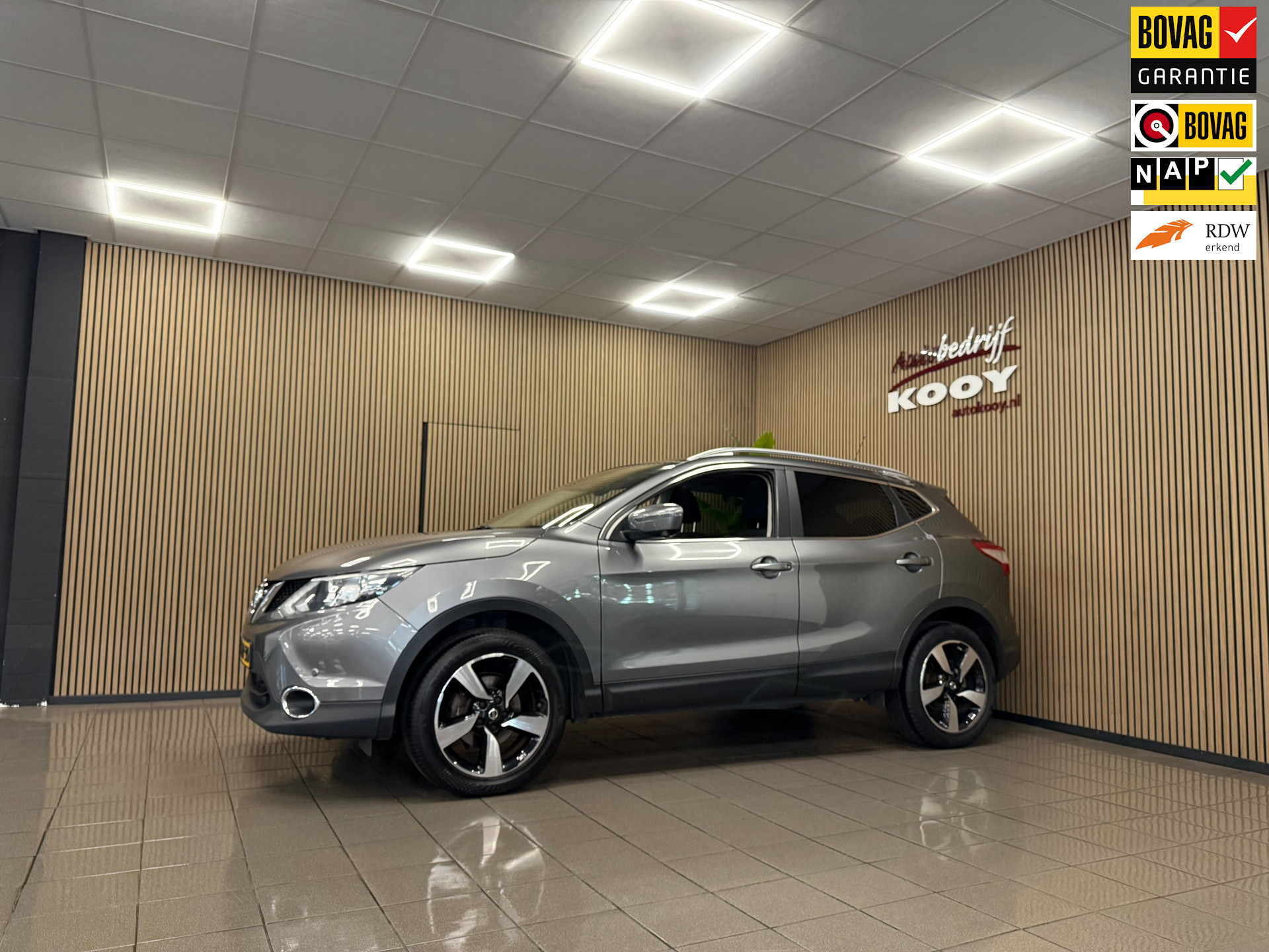 Nissan Qashqai 1.2 Connect Edition * Panoramadak / 360° Camera / Trekhaak / NL Auto *