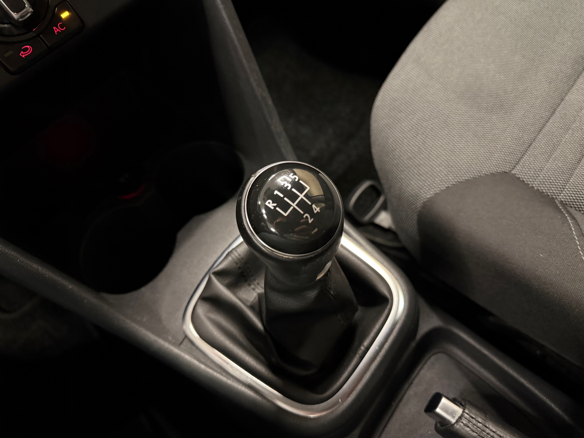 https://www.autokooy.nl//xml/images/55420312-17.JPG