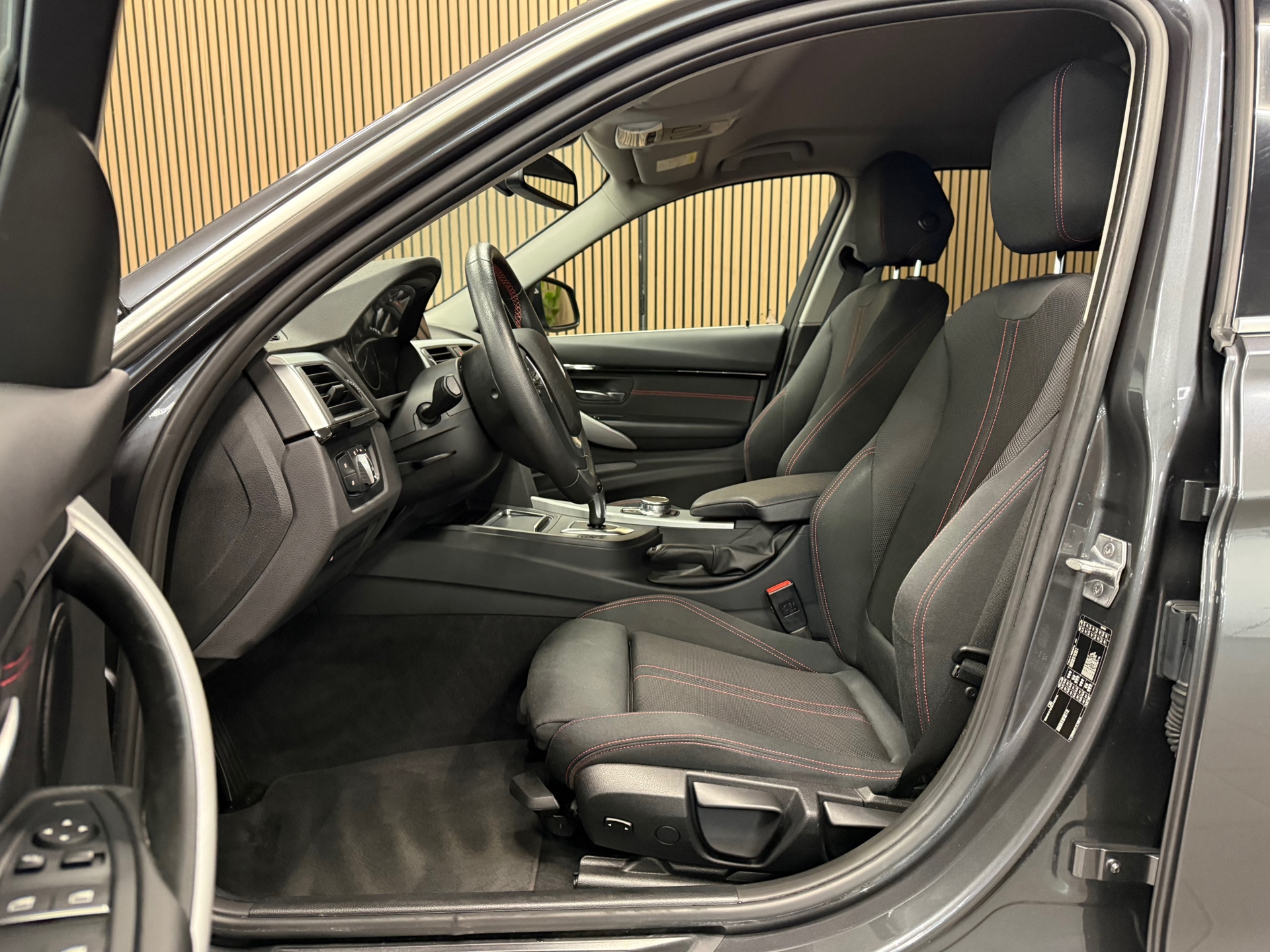 https://www.autokooy.nl//xml/images/55464148-12.JPG